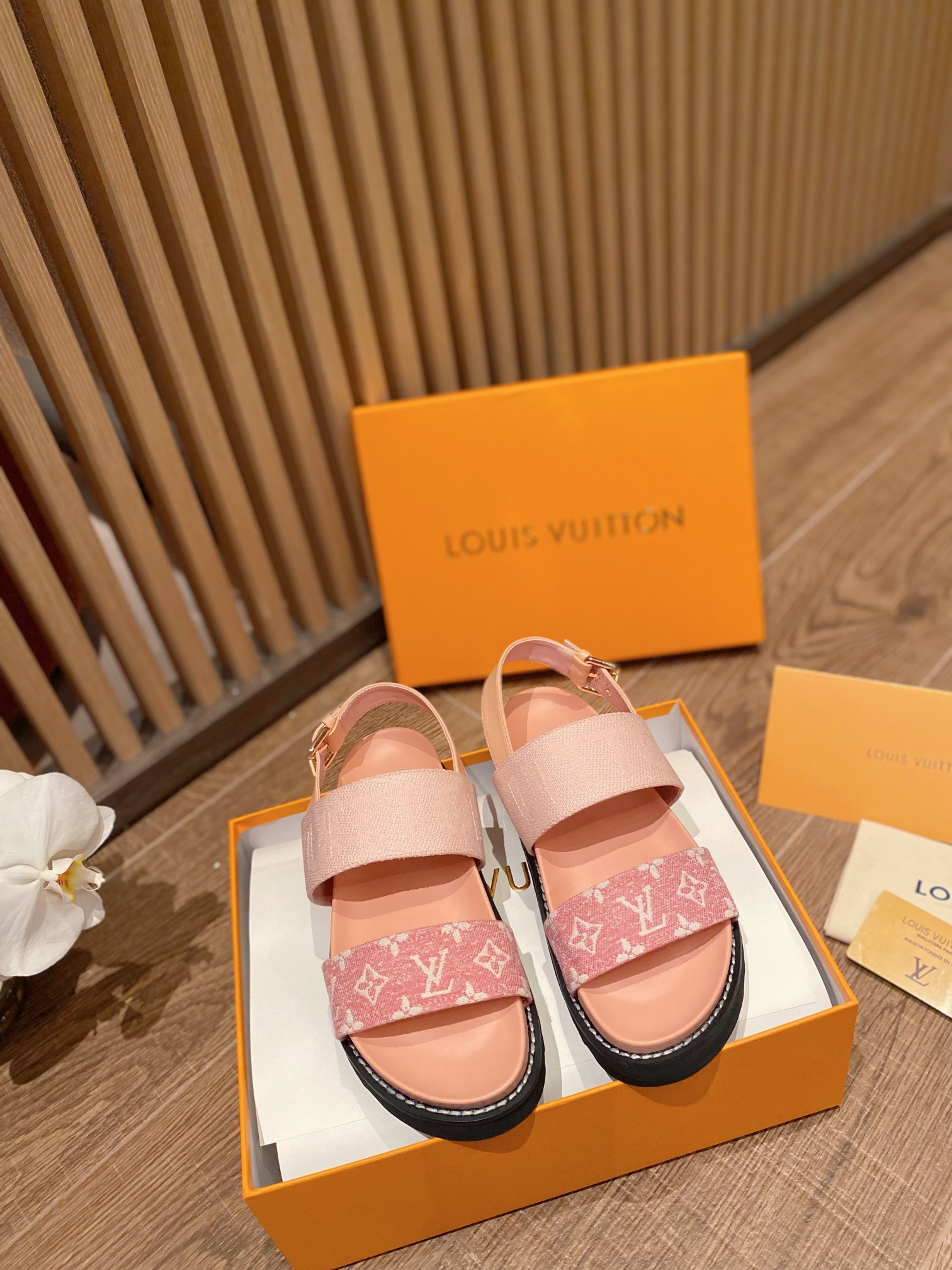 Louis Vuitton PASEO FLAT COMFORT SANDALS WOMEN 8 - vstockx