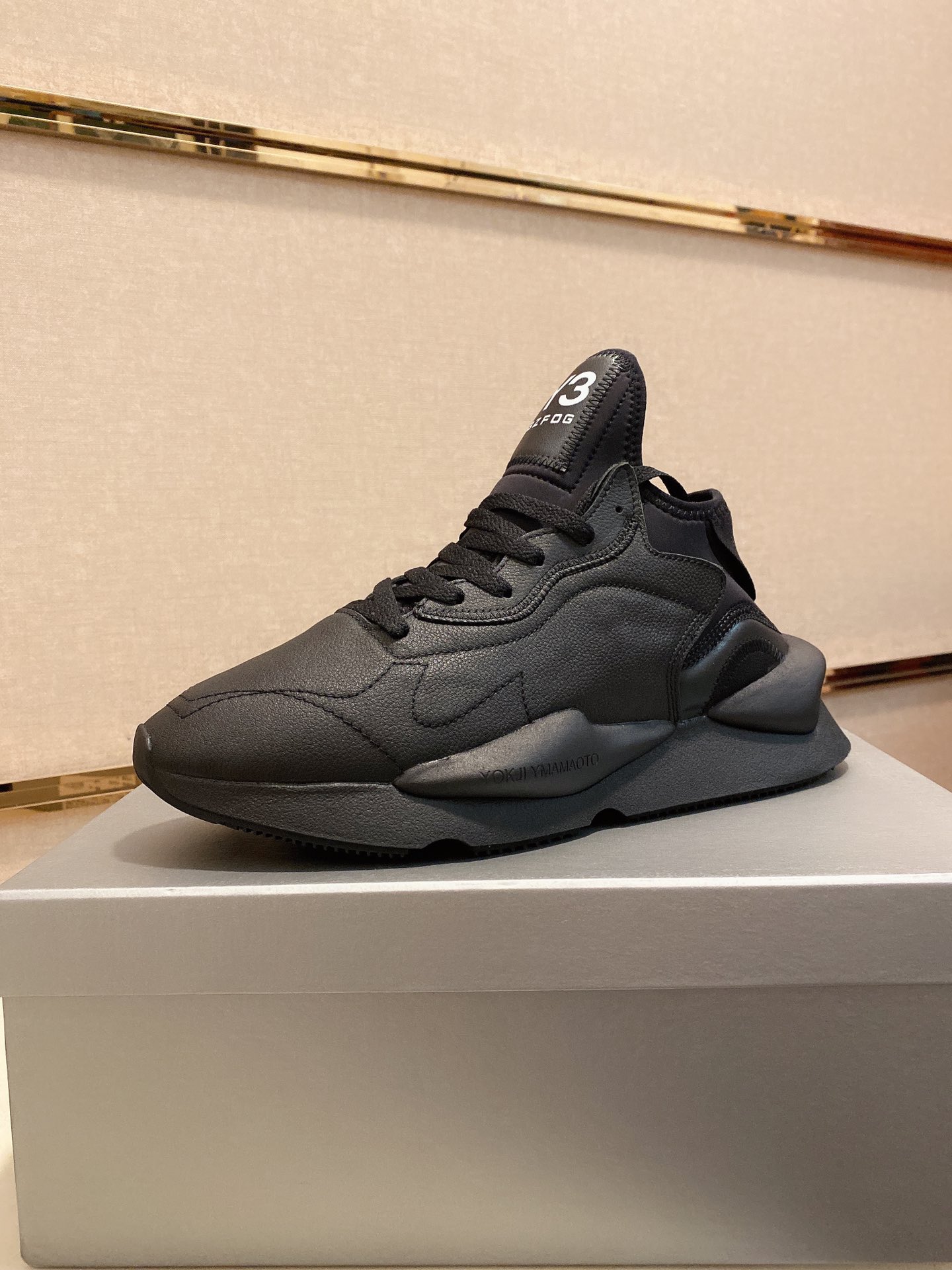 Y-3 Kaiwa Lace-Up Sneakers 45 - vstockx