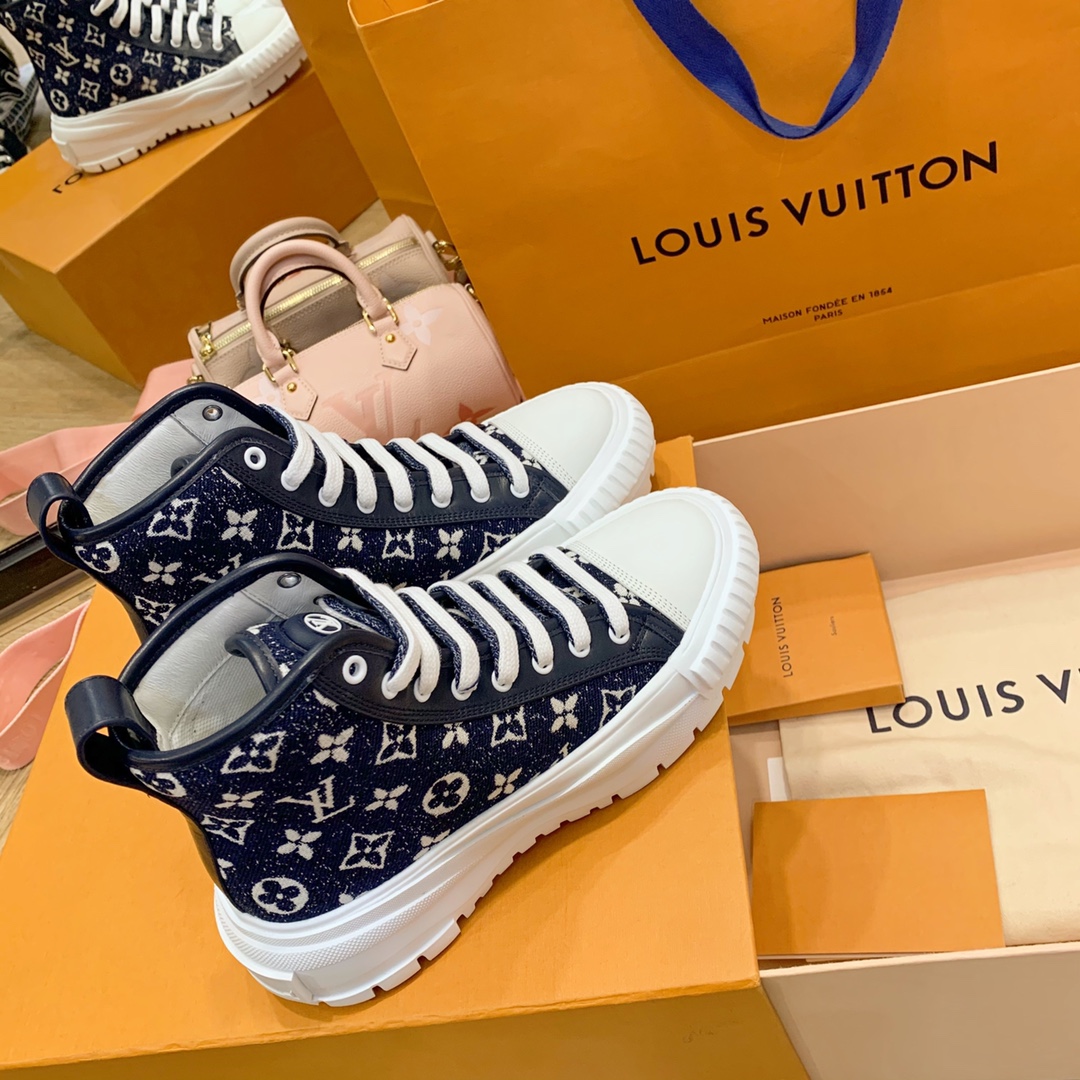 Louis Vuitton LV SQUAD TRAINER BOOTS 5 - vstockx