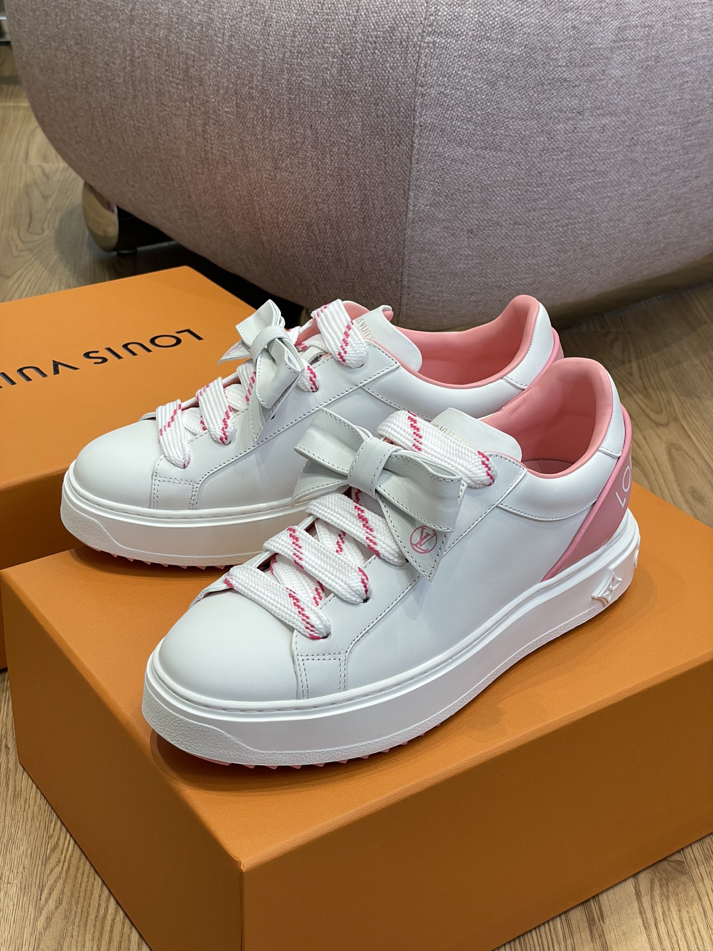 Louis Vuitton SNEAKER 4 - vstockx