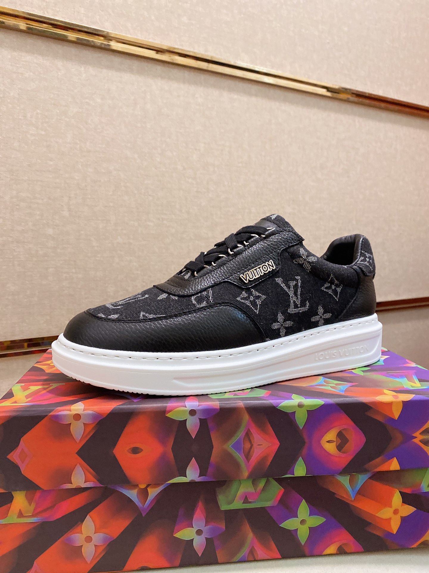 Louis Vuitton Low Top sneaker 109 - vstockx