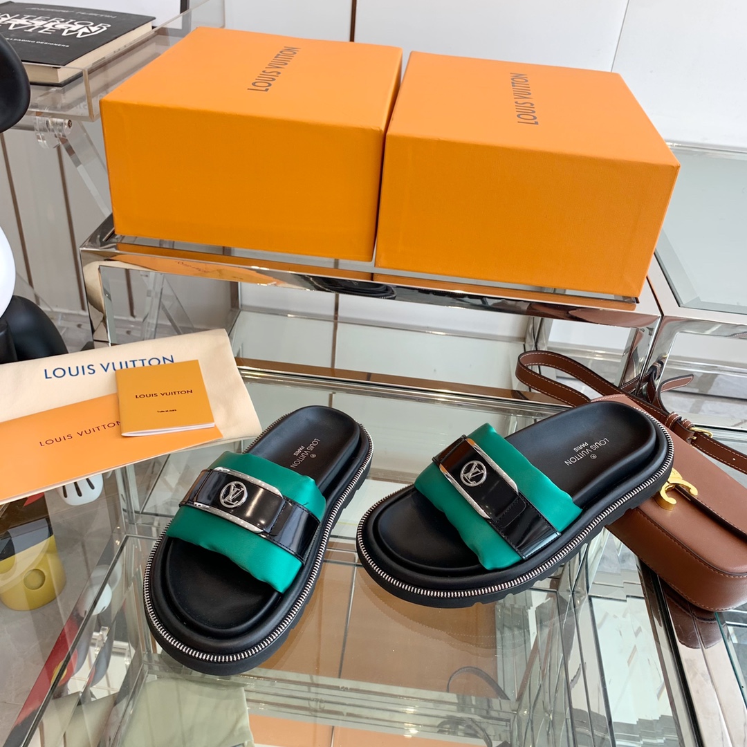 Louis Vuitton POOL PILLOW FLAT COMFORT MULES 4 - vstockx