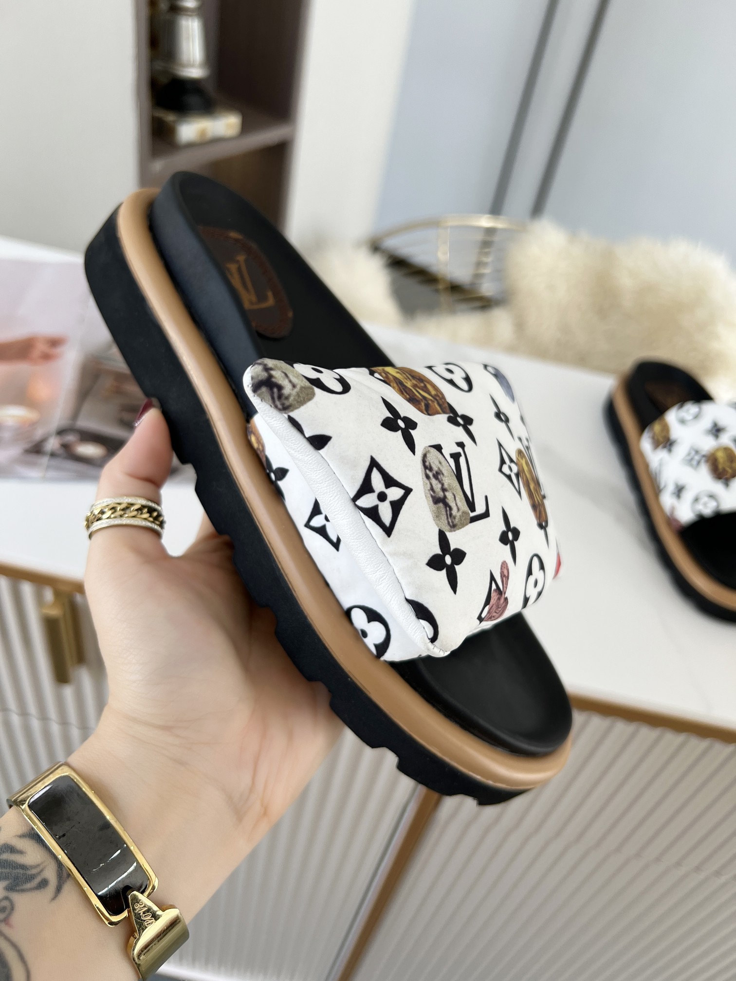 Louis Vuitton POOL PILLOW COMFORT MULES WOMEN 5 - vstockx