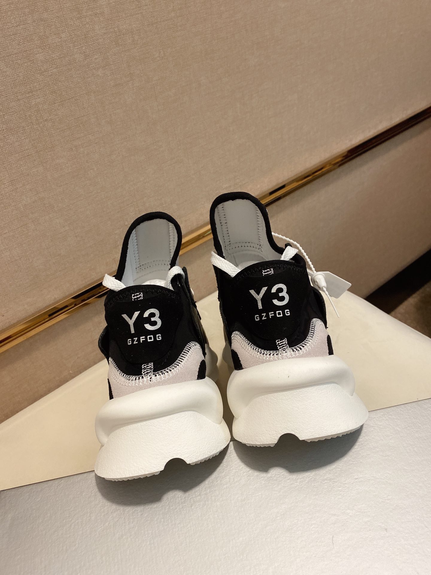 Y-3 Kaiwa Lace-Up Sneakers 43 - vstockx