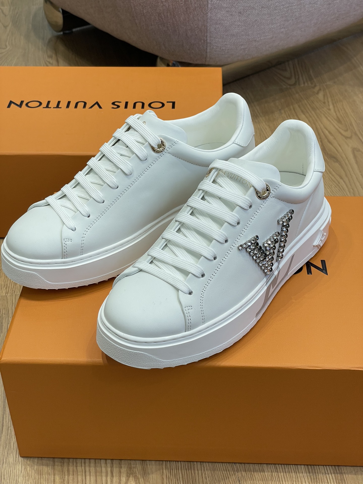 Louis Vuitton TIME OUT TRAINERS 6 - vstockx