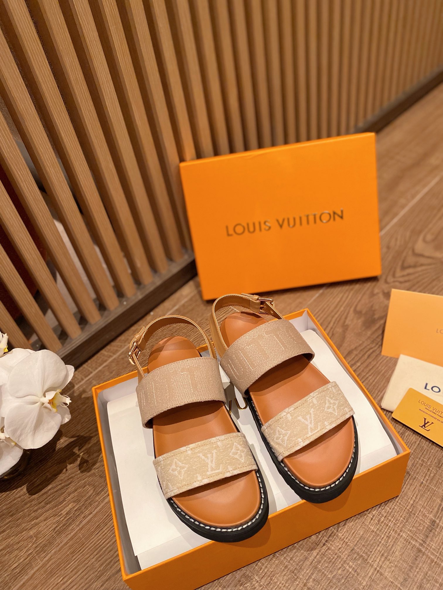 Louis Vuitton PASEO FLAT COMFORT SANDALS WOMEN 8 - vstockx
