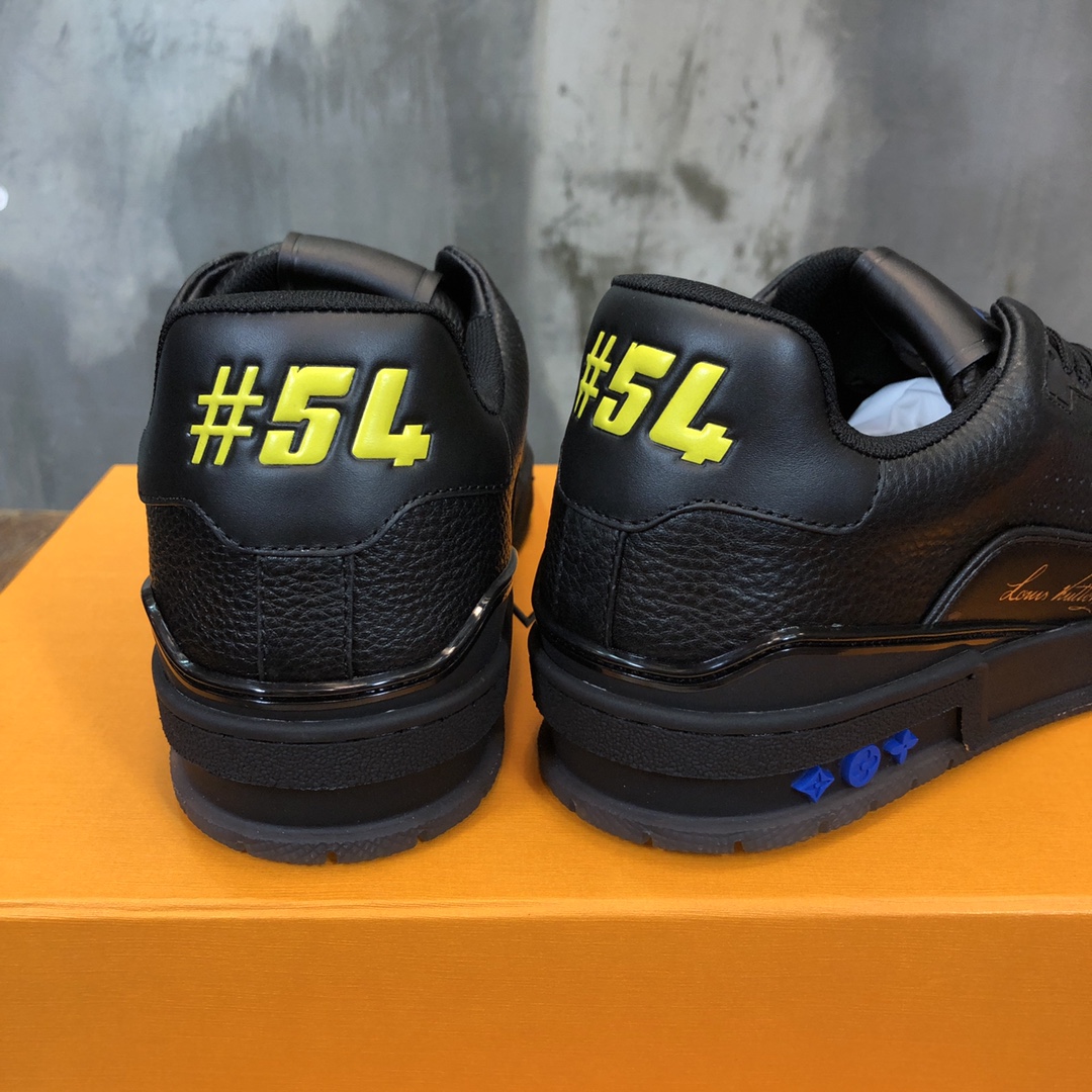 Louis Vuitton Trainer Sneakers 62 - vstockx