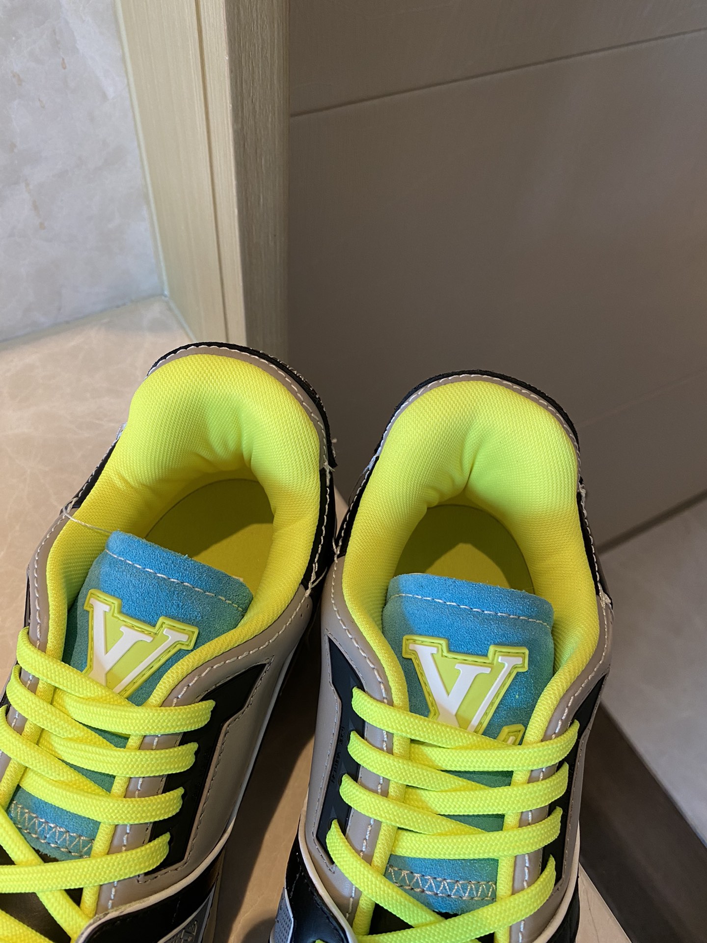Louis Vuitton LV TRAINERS SNEAKER 9 - vstockx