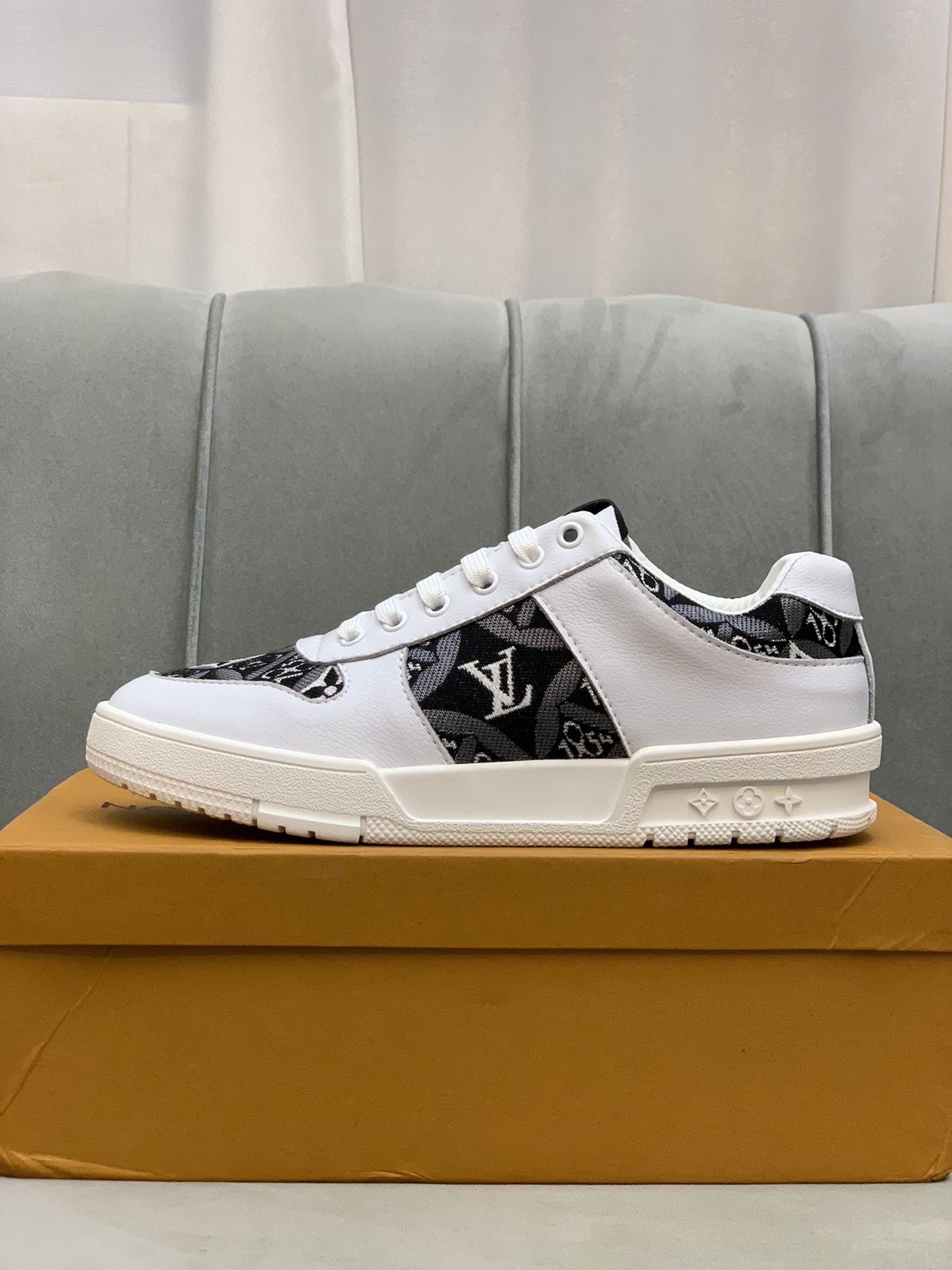 Louis Vuitton Low Top sneaker 12 - vstockx