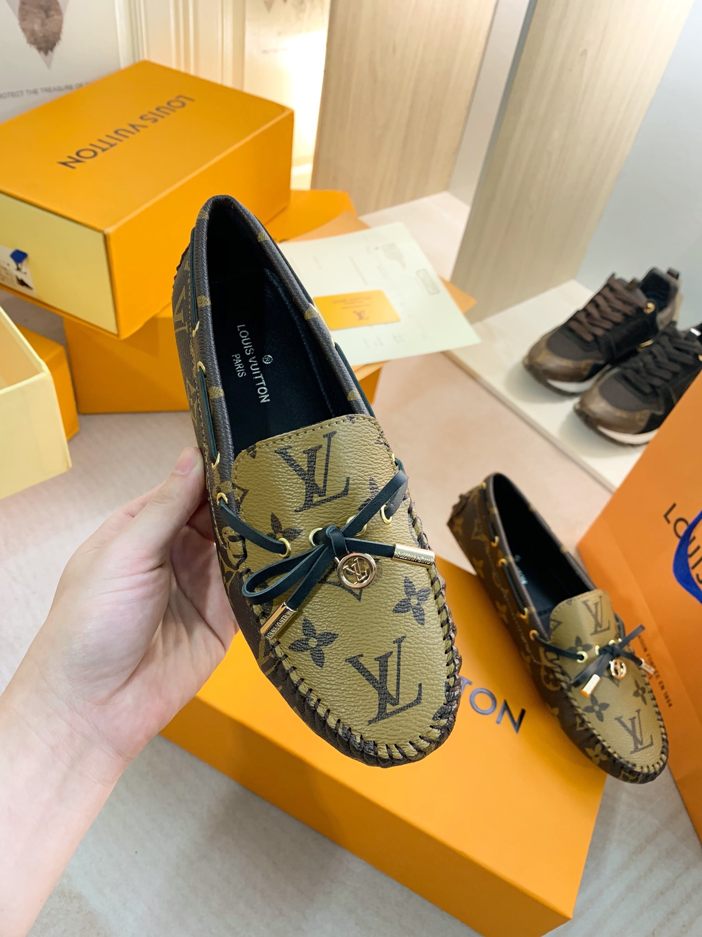 Louis Vuitton GLORIA FLAT LOAFERS WOMEN 11 - vstockx