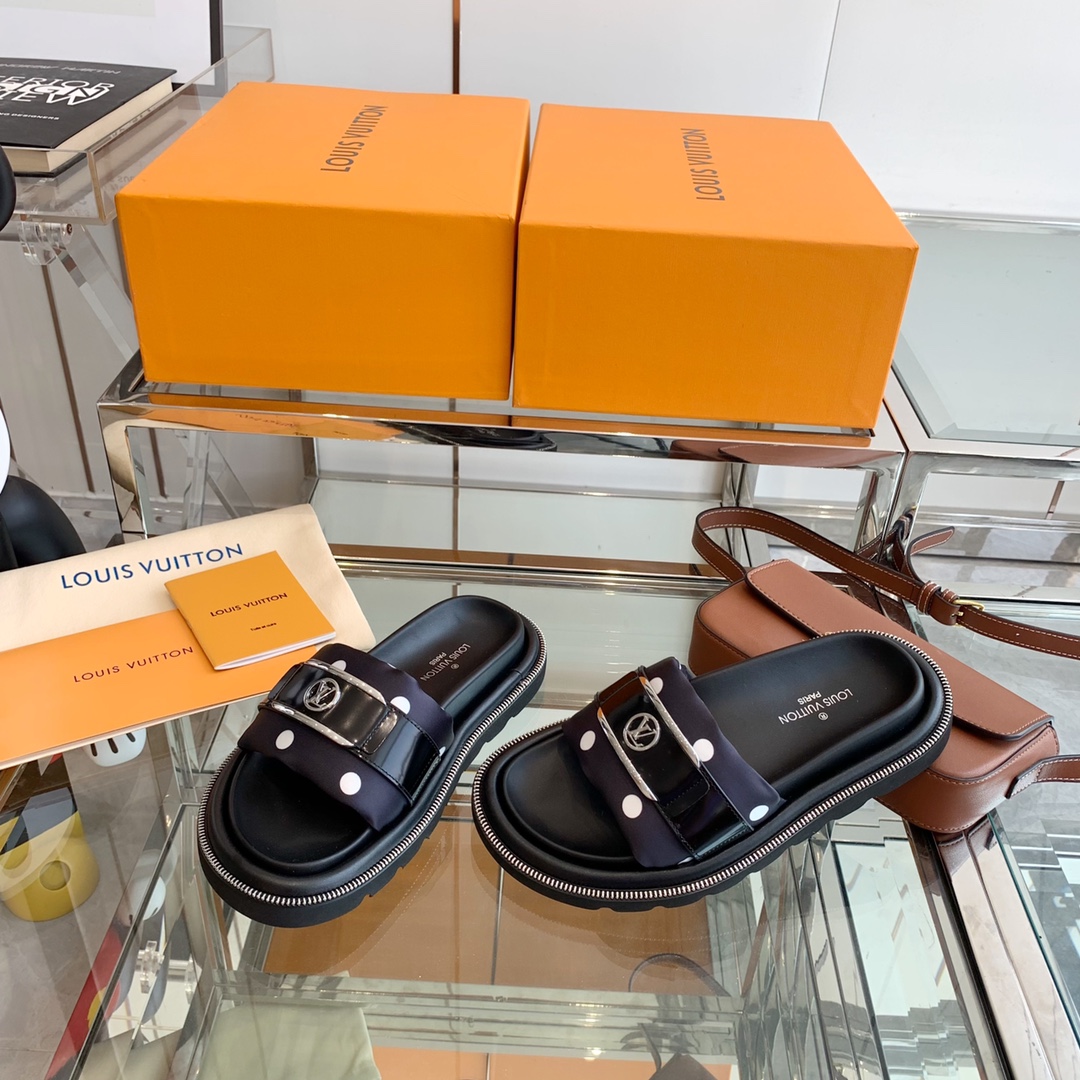 Louis Vuitton POOL PILLOW FLAT COMFORT MULES 4 - vstockx