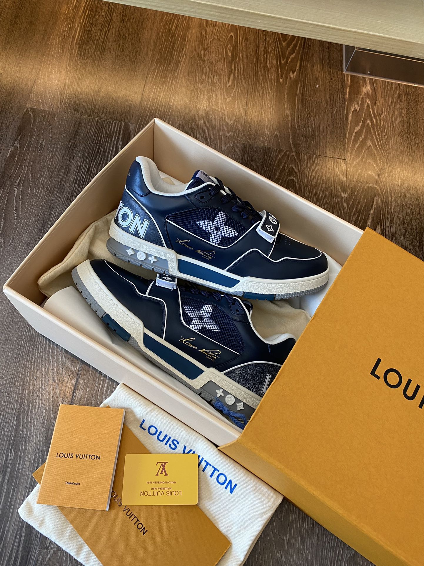 Louis Vuitton LV TRAINERS SNEAKER 9 - vstockx