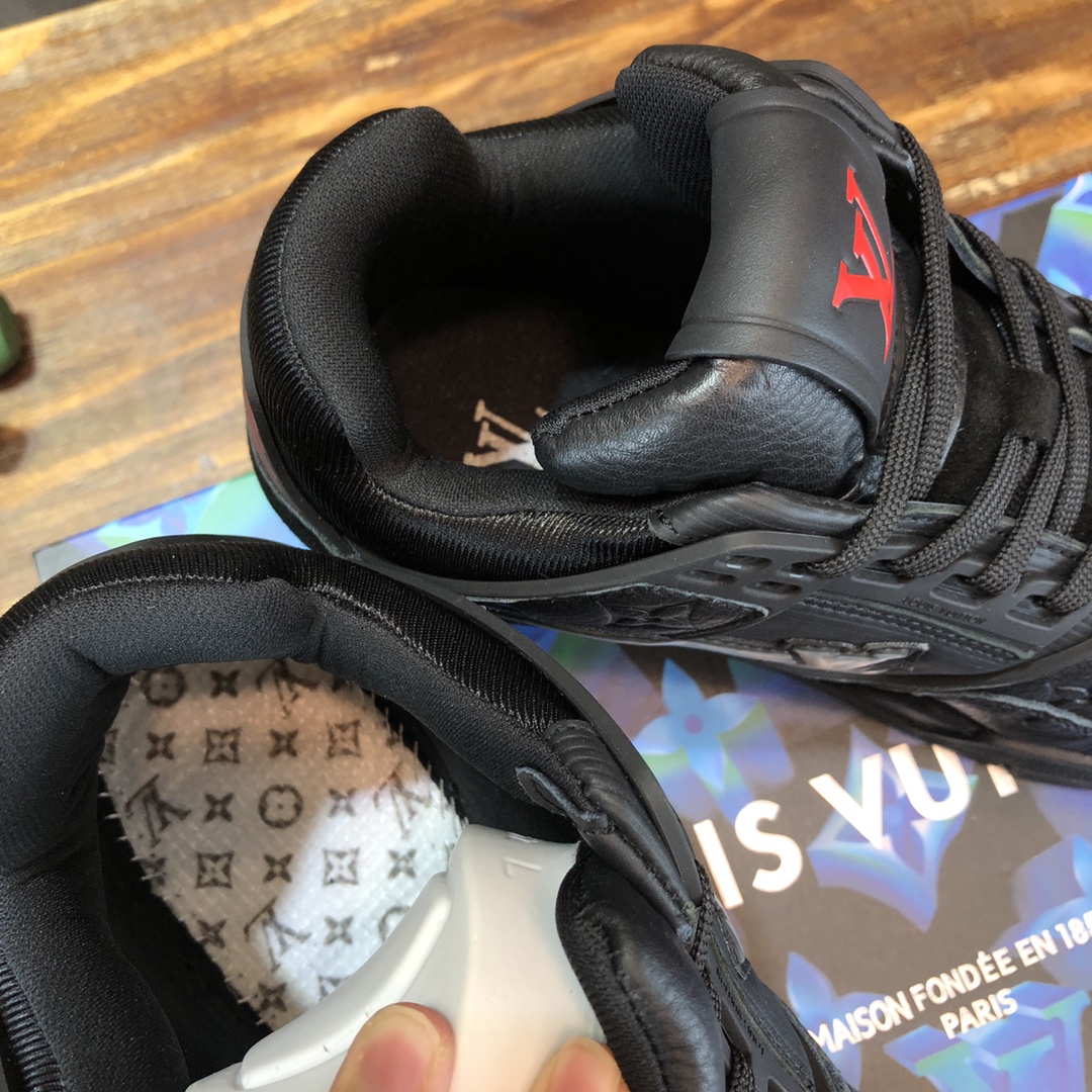 Louis Vuitton Trainer Sneakers 6 - vstockx