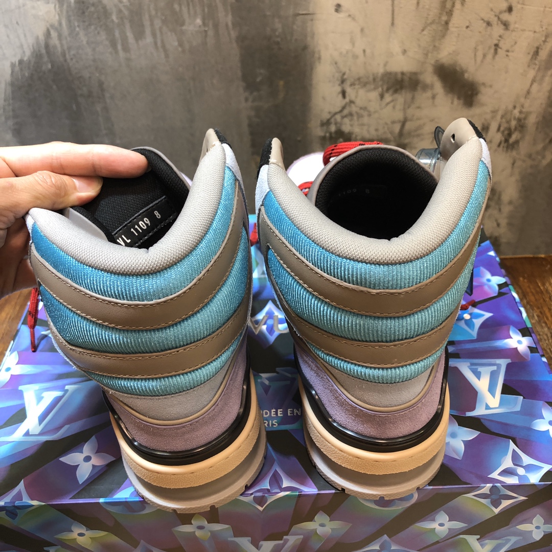 Louis Vuitton Trainer Sneakers 13 - vstockx