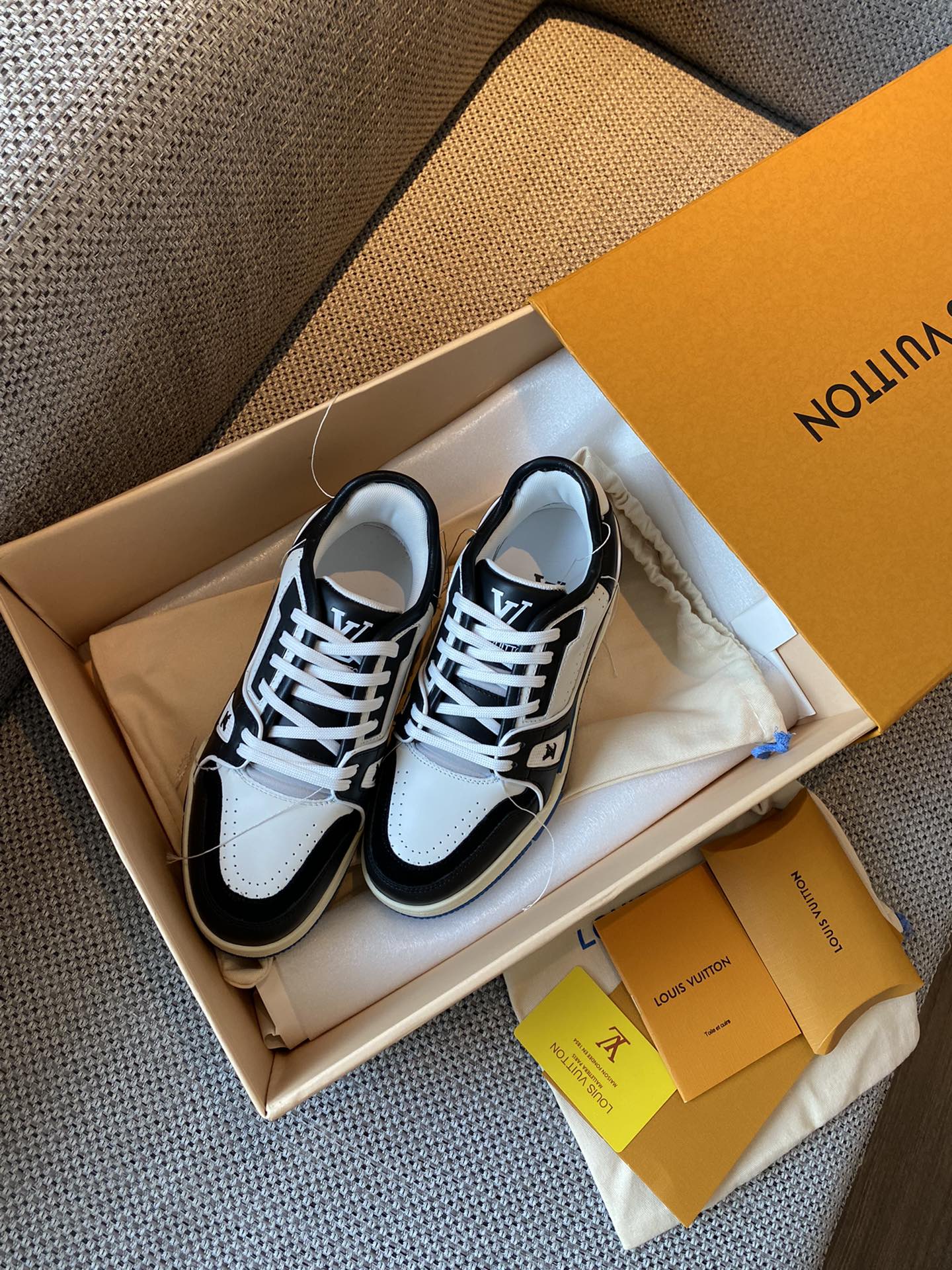 Louis Vuitton LV TRAINERS SNEAKER 9 - vstockx
