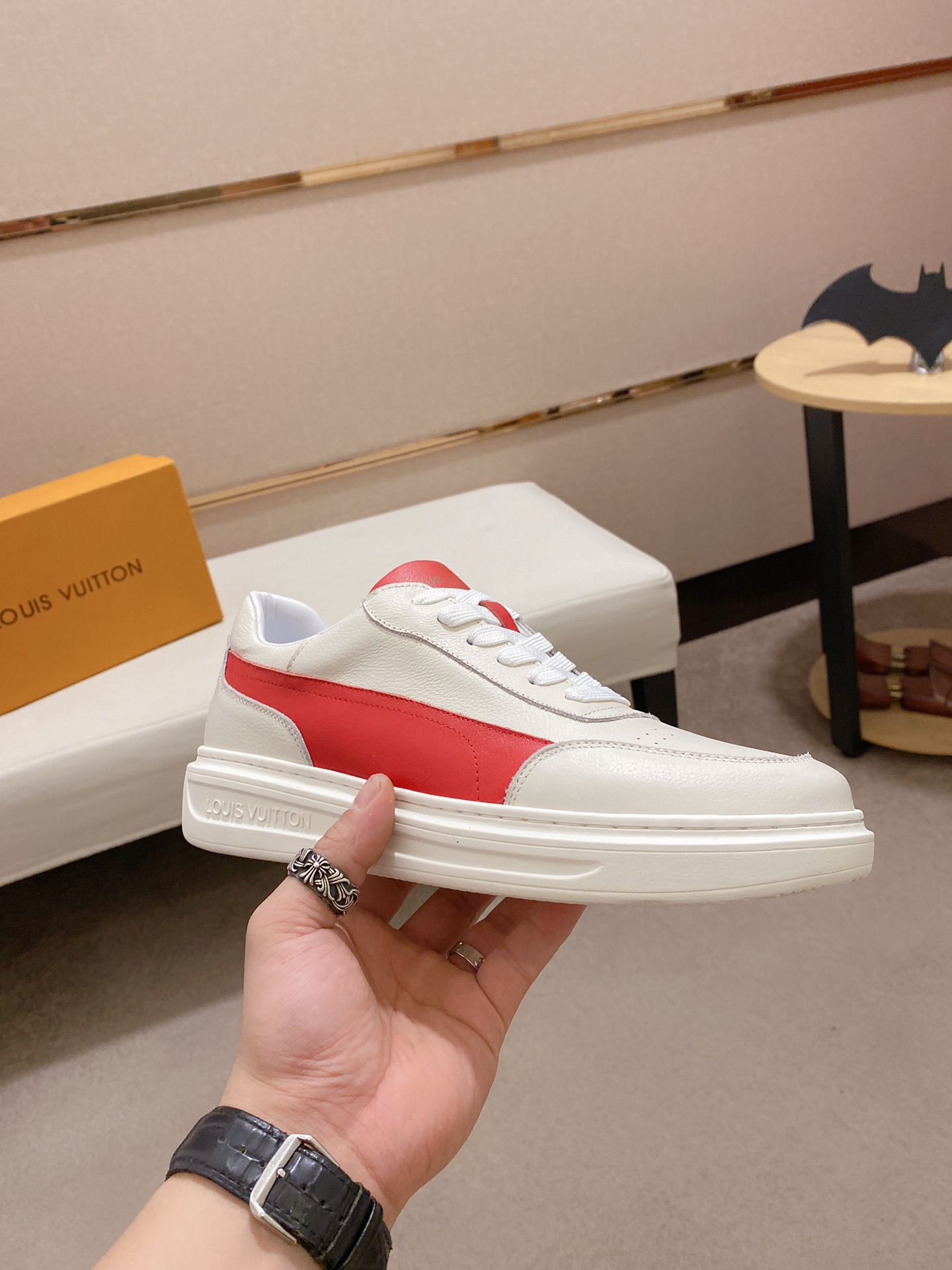 Louis Vuitton Low Top sneaker 122 - vstockx