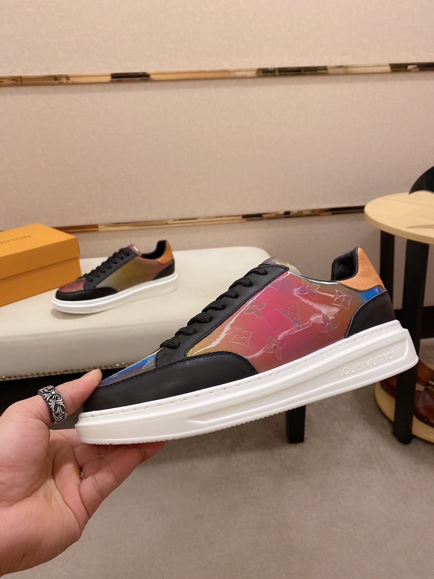 Louis Vuitton Low Top sneaker 115 - vstockx