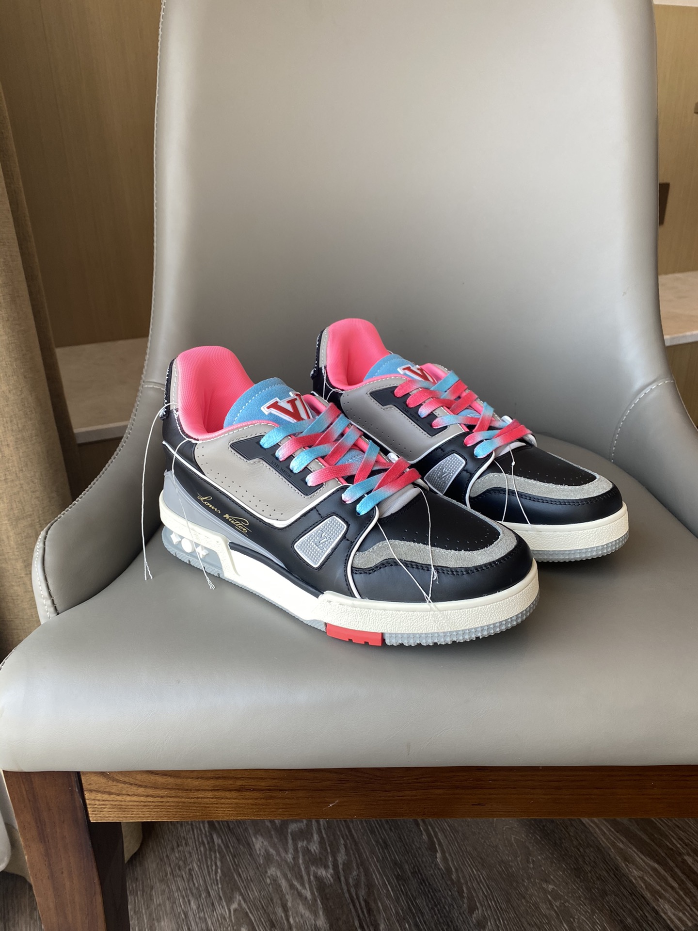 Louis Vuitton LV TRAINERS SNEAKER 9 - vstockx