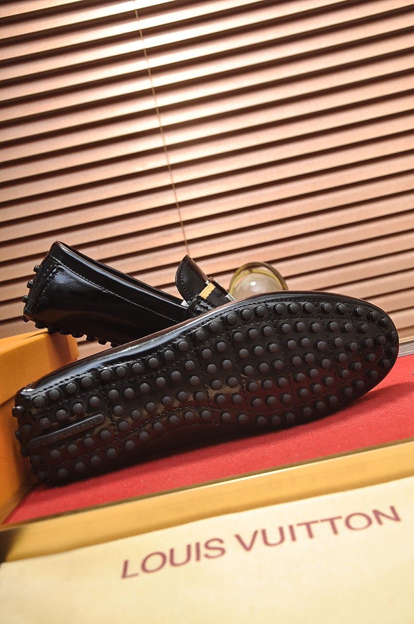 Louis Vuitton Leather Boots 17 - vstockx