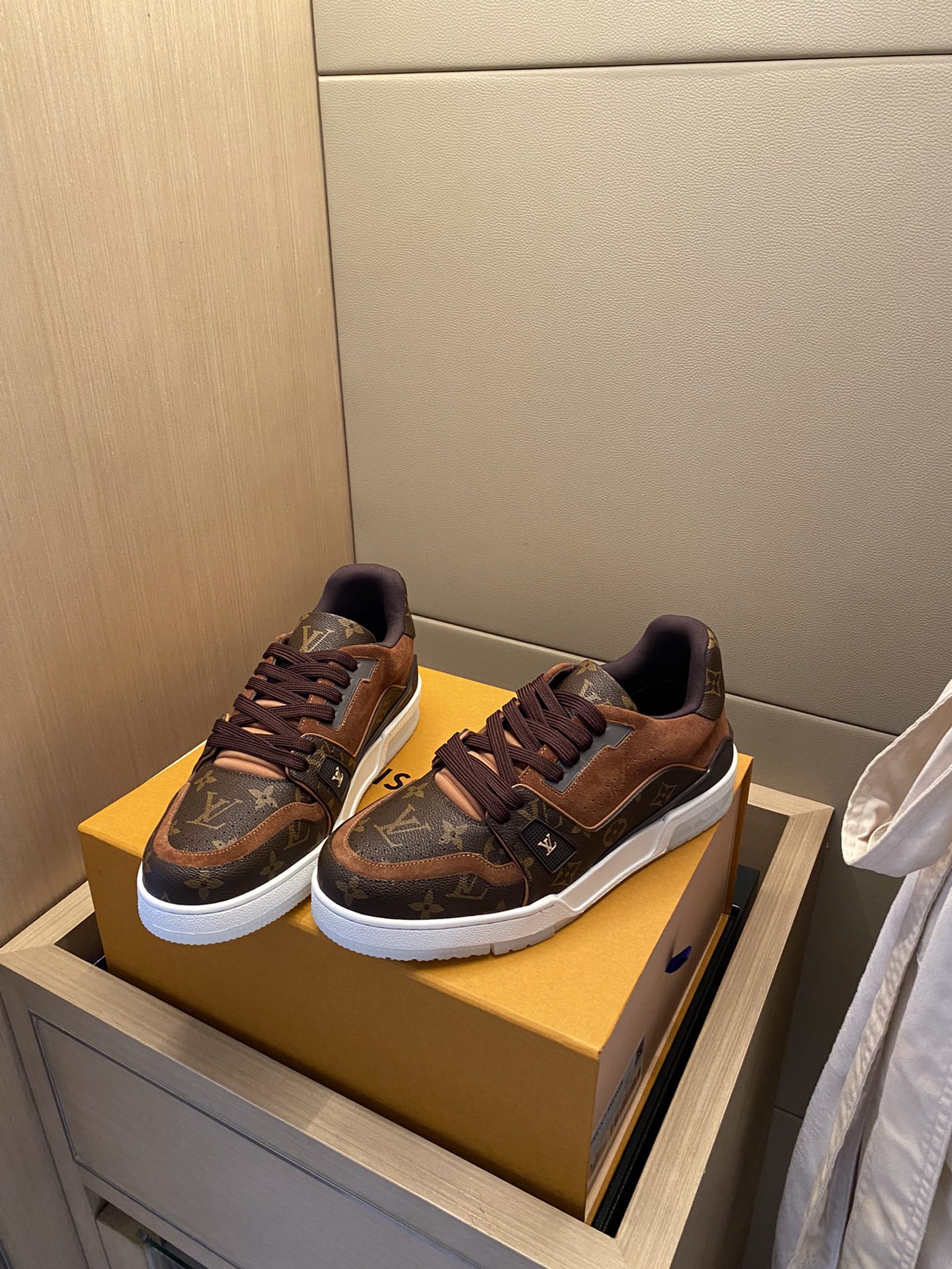 Louis Vuitton LV TRAINERS SNEAKER 9 - vstockx