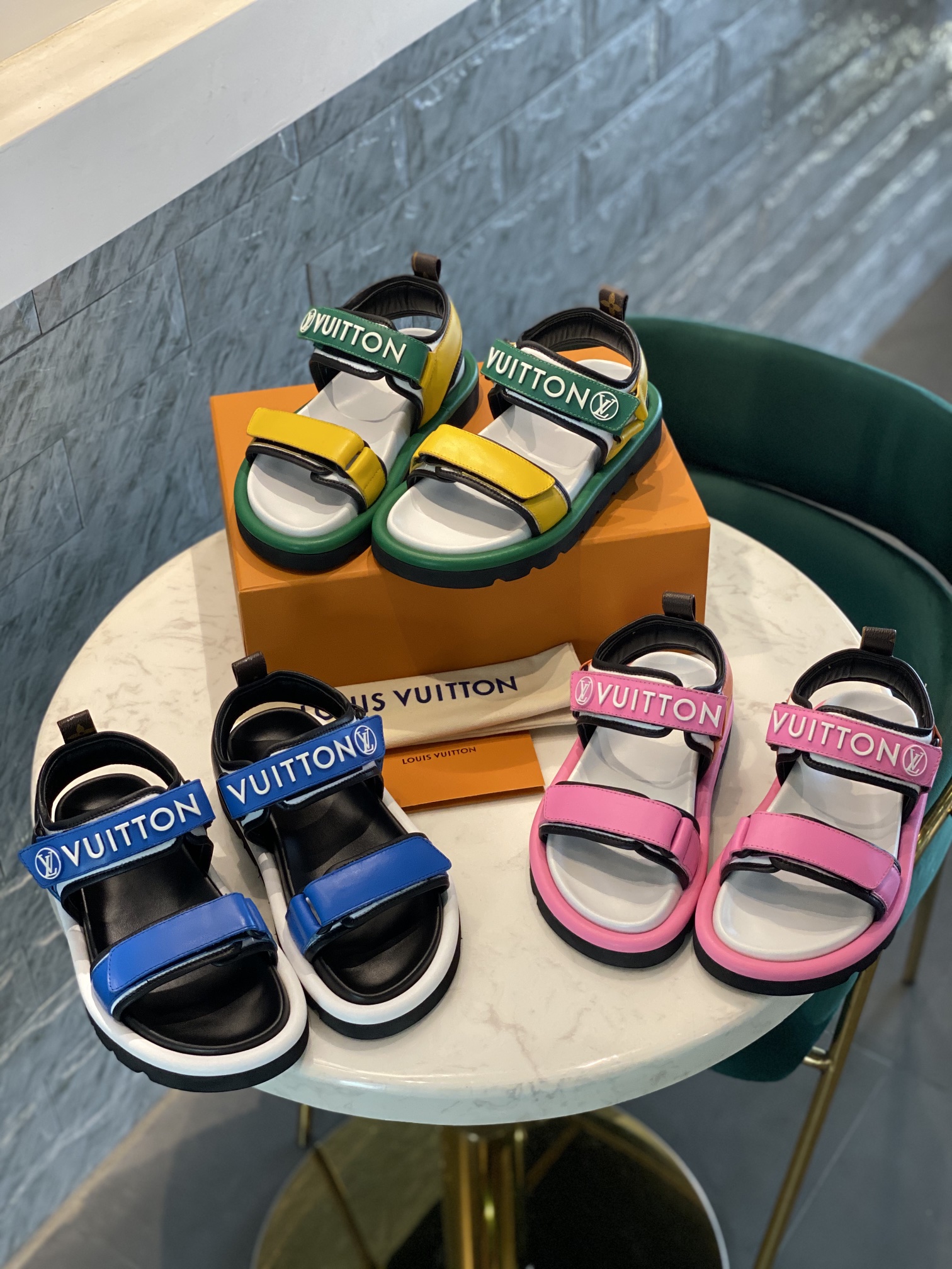 Louis Vuitton PASEO FLAT COMFORT SANDALS WOMEN 9 - vstockx