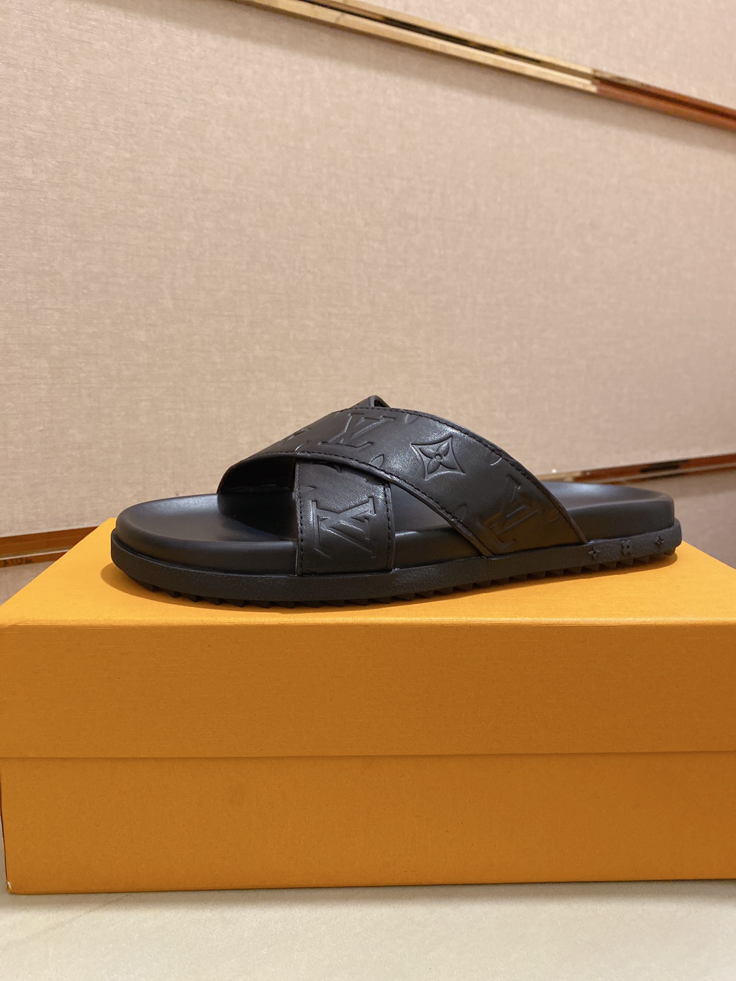 Louis Vuitton Slipper 10 - vstockx