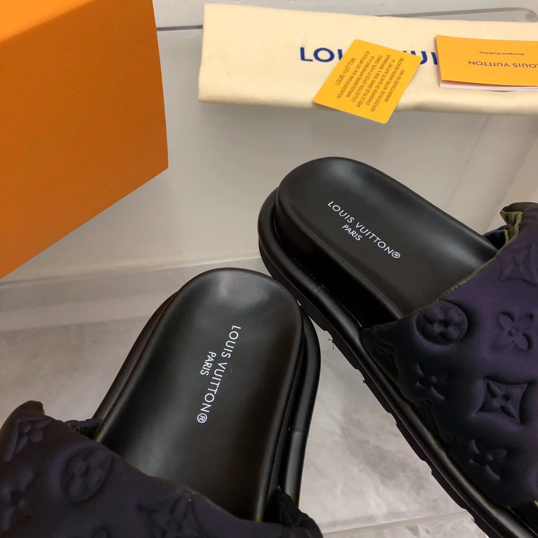 Louis Vuitton POOL PILLOW COMFORT MULES WOMEN 1 - vstockx