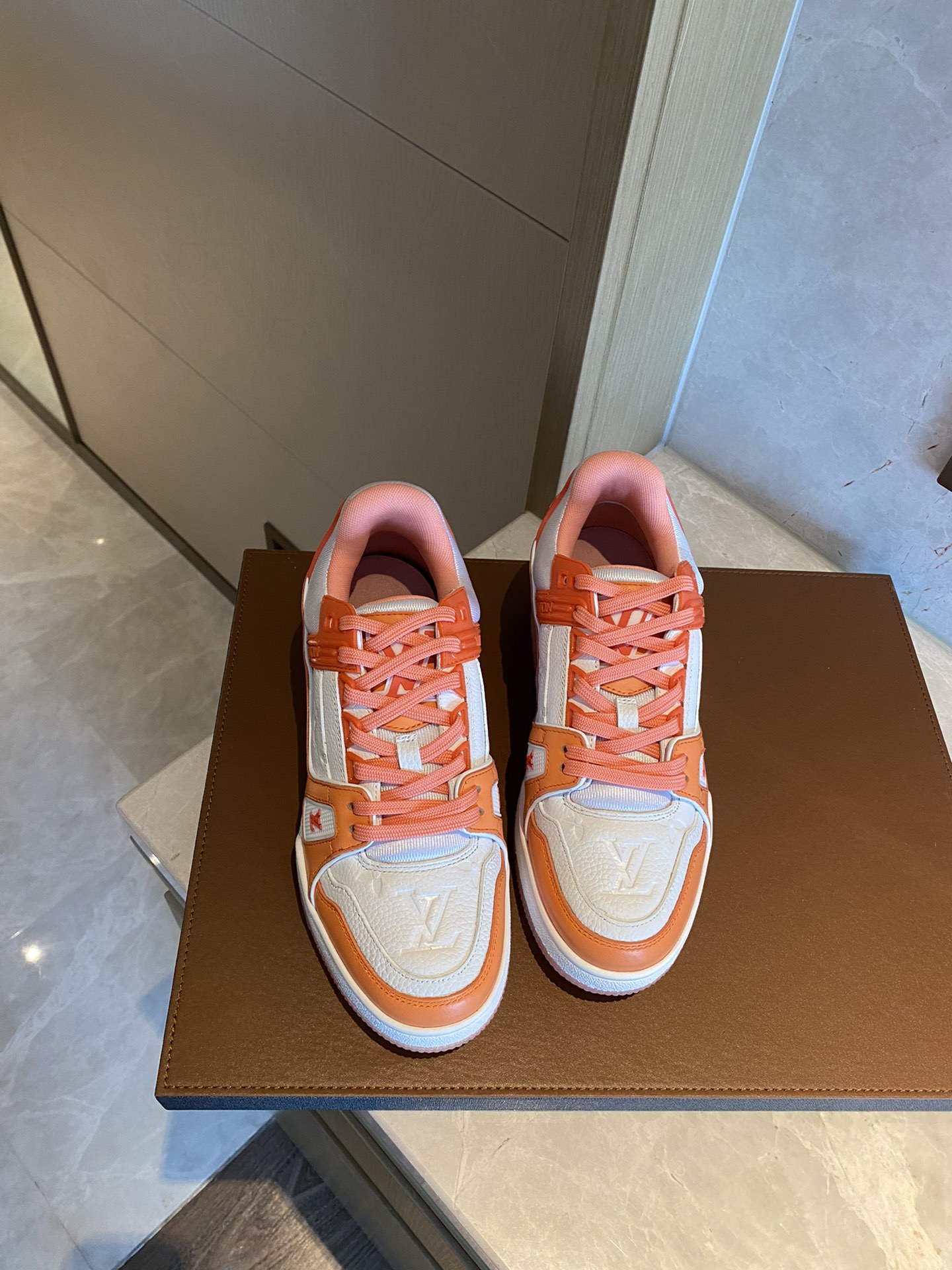 Louis Vuitton LV TRAINERS SNEAKER 9 - vstockx