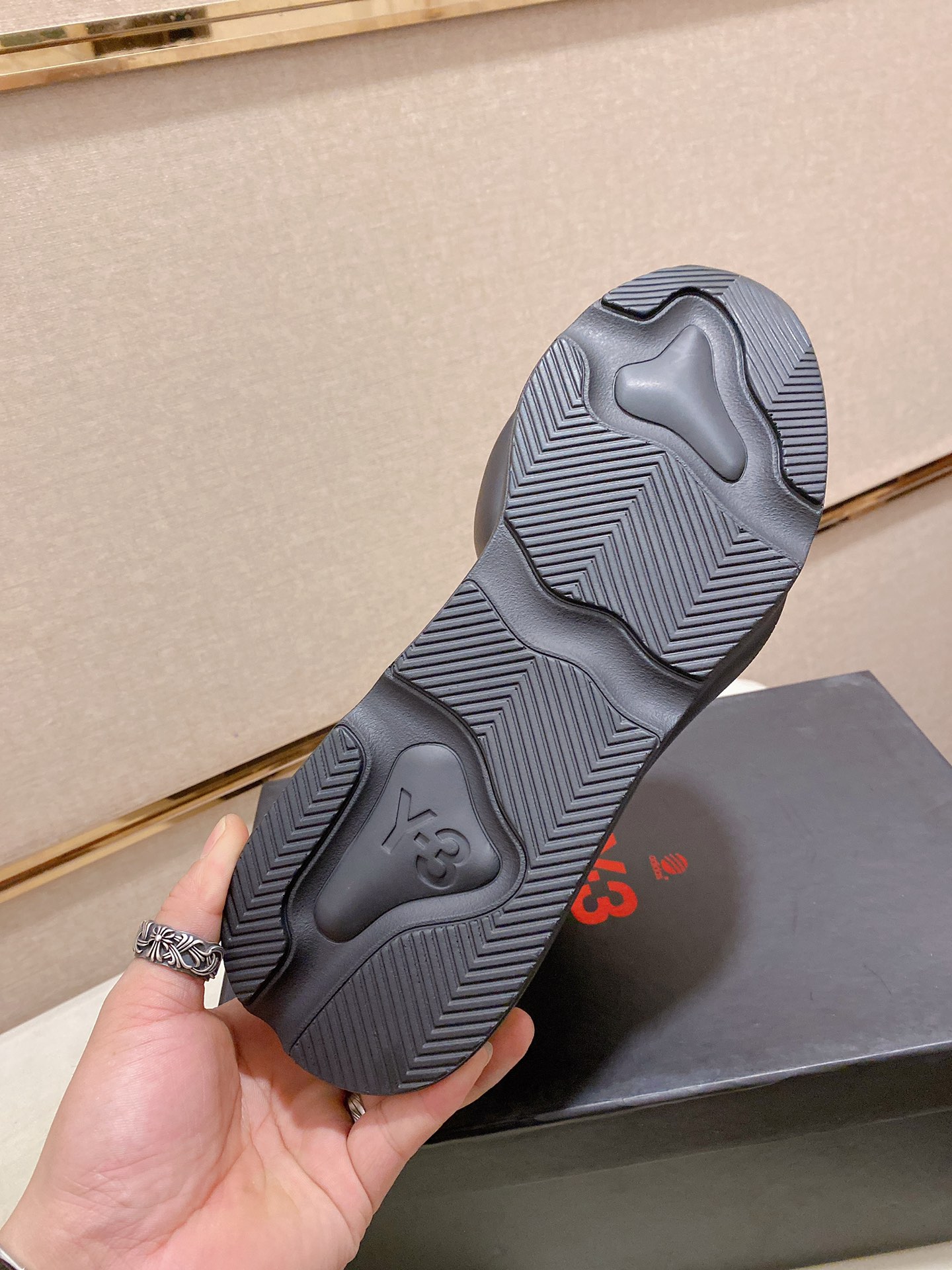 Y-3 Kaiwa Lace-Up Sneakers 21 - vstockx