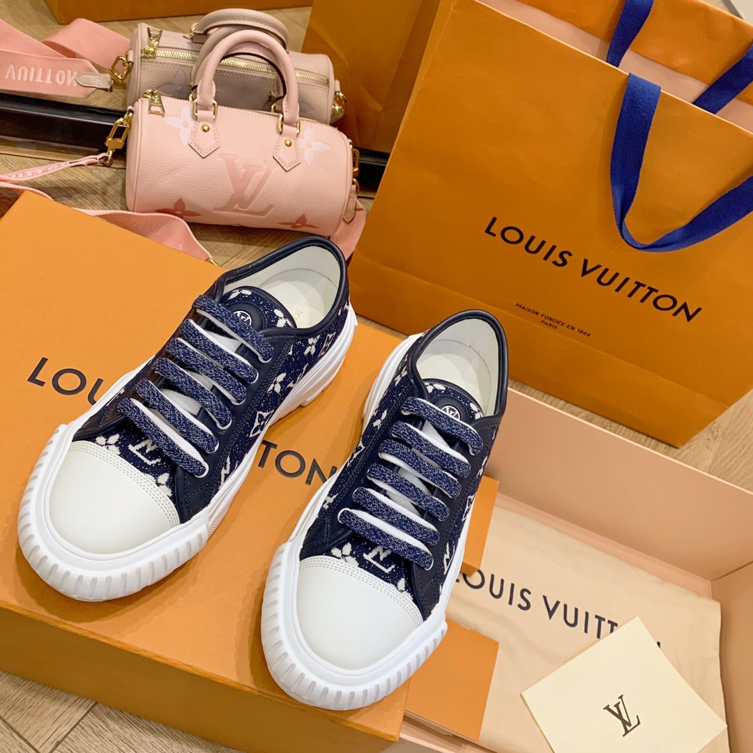 Louis Vuitton LV SQUAD TRAINER BOOTS 5 - vstockx