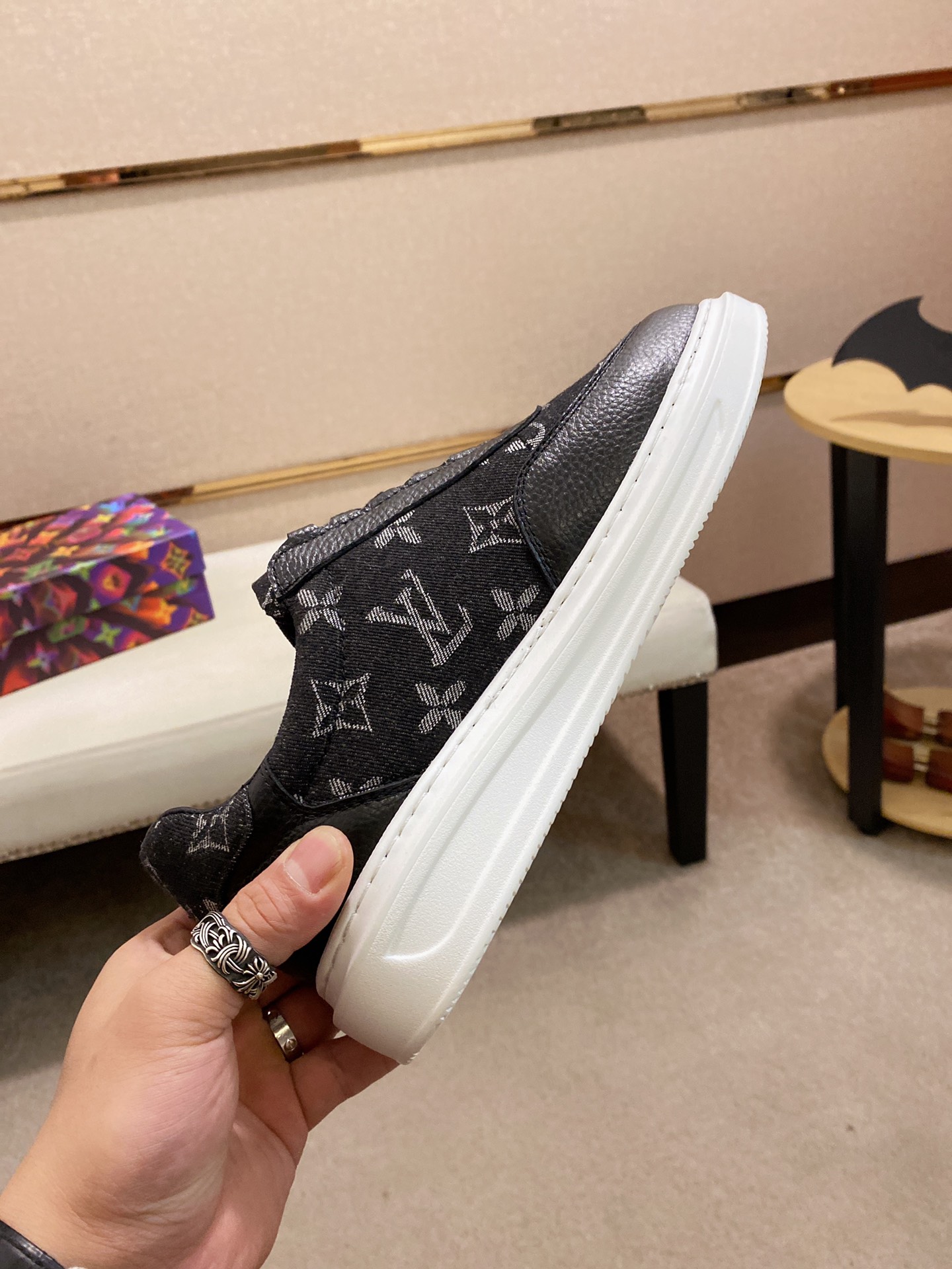 Louis Vuitton Low Top sneaker 109 - vstockx