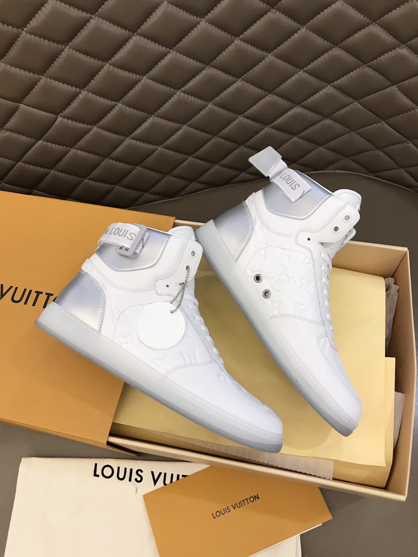 Louis Vuitton Rivoli sneaker 9 - vstockx