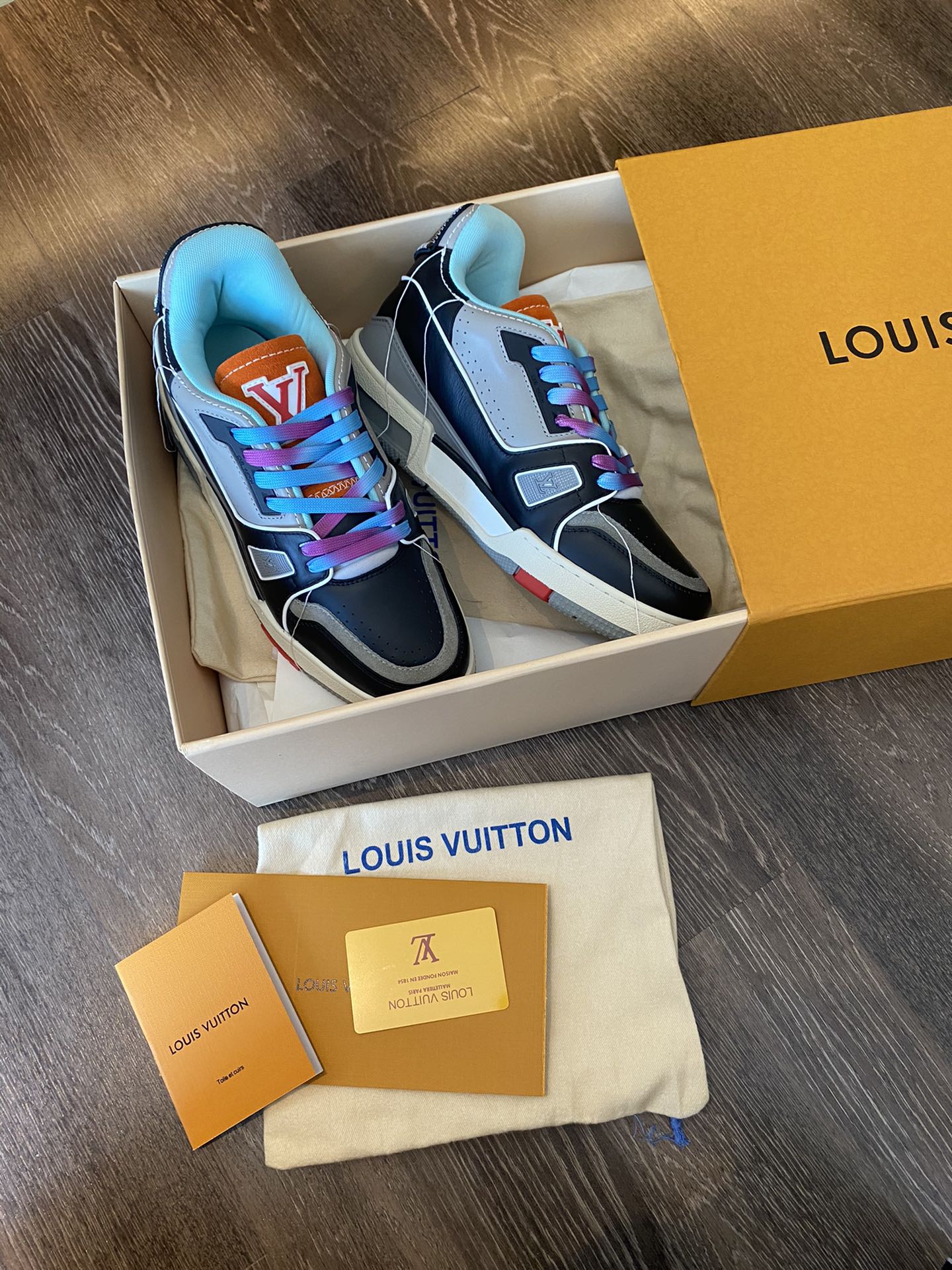 Louis Vuitton LV TRAINERS SNEAKER 9 - vstockx