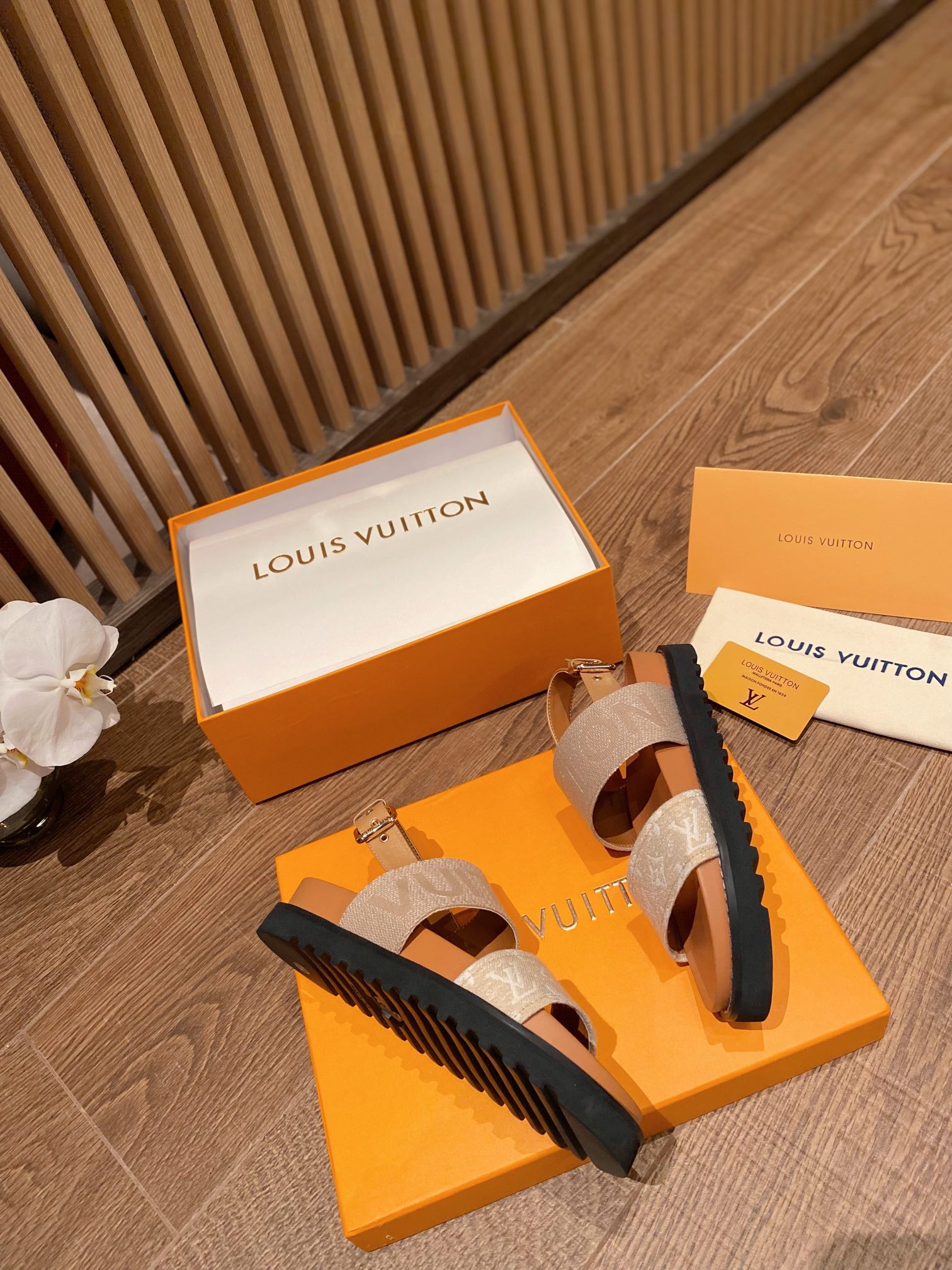 Louis Vuitton PASEO FLAT COMFORT SANDALS WOMEN 8 - vstockx