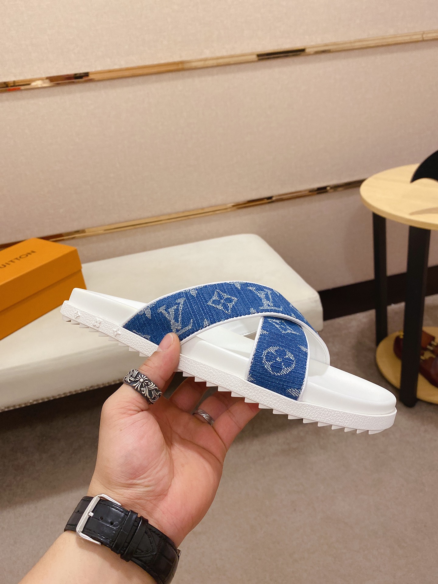 Louis Vuitton Slipper 18 - vstockx