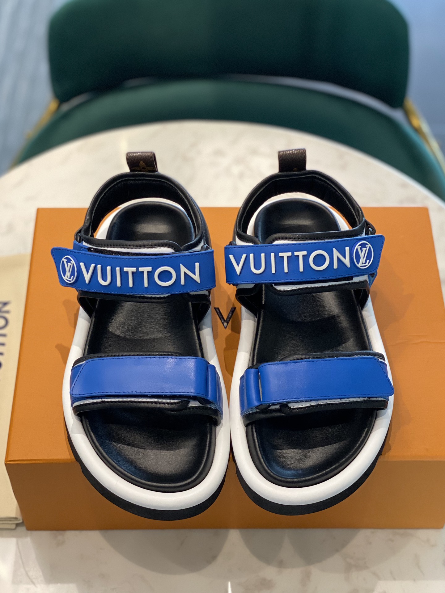 Louis Vuitton PASEO FLAT COMFORT SANDALS WOMEN 9 - vstockx