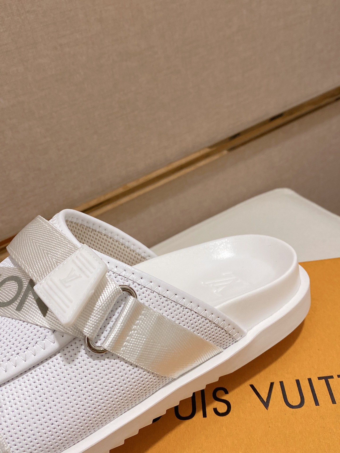 Louis Vuitton Honolulu Sneaker 1 - vstockx