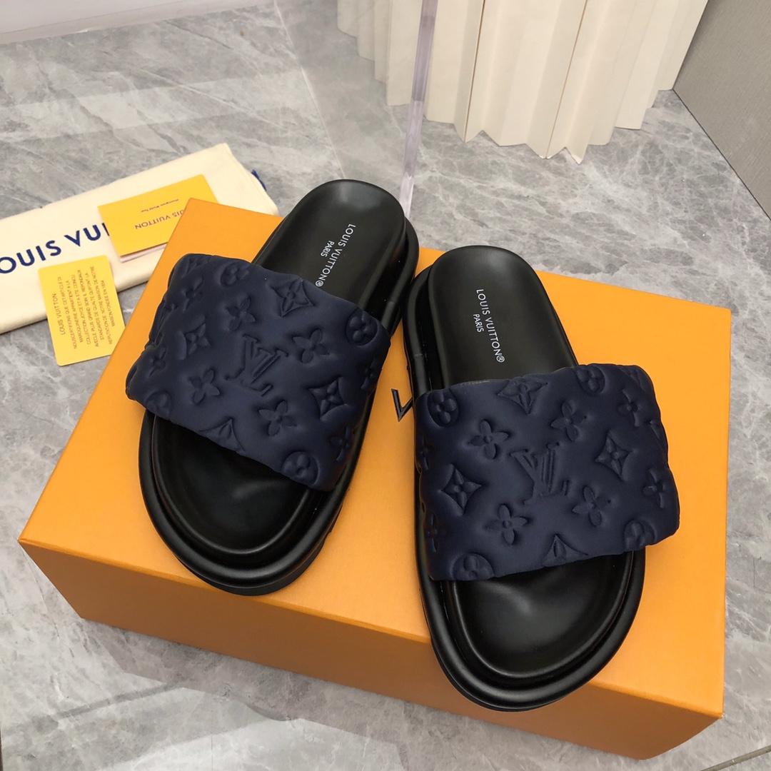 Louis Vuitton POOL PILLOW COMFORT MULES WOMEN 1 - vstockx