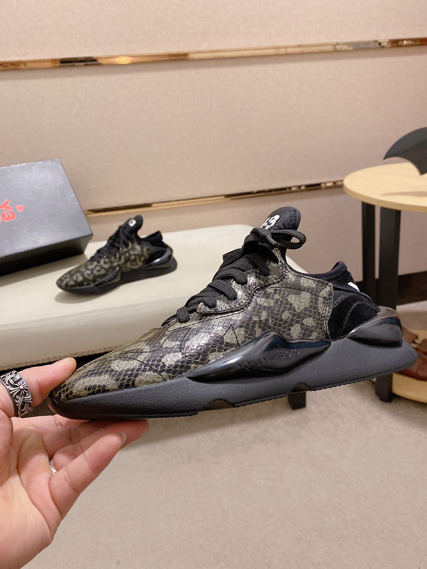 Y-3 Kaiwa Lace-Up Sneakers 15 - vstockx