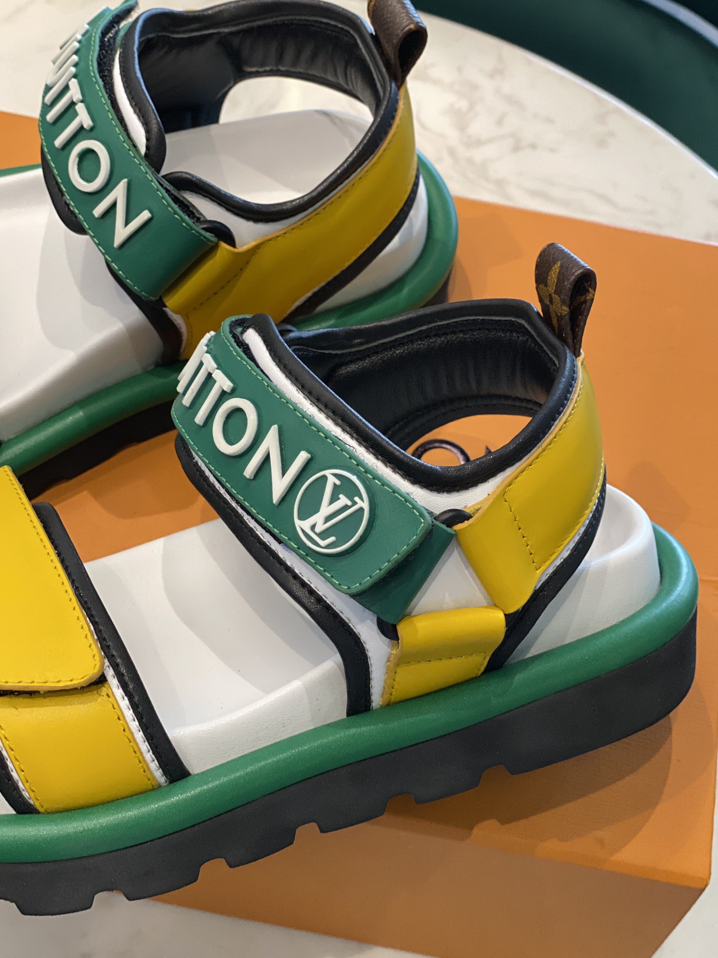 Louis Vuitton PASEO FLAT COMFORT SANDALS WOMEN 9 - vstockx