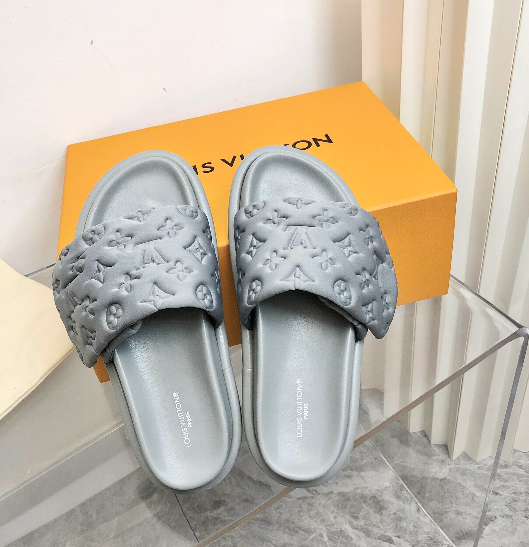 Louis Vuitton POOL PILLOW COMFORT MULES WOMEN 1 - vstockx