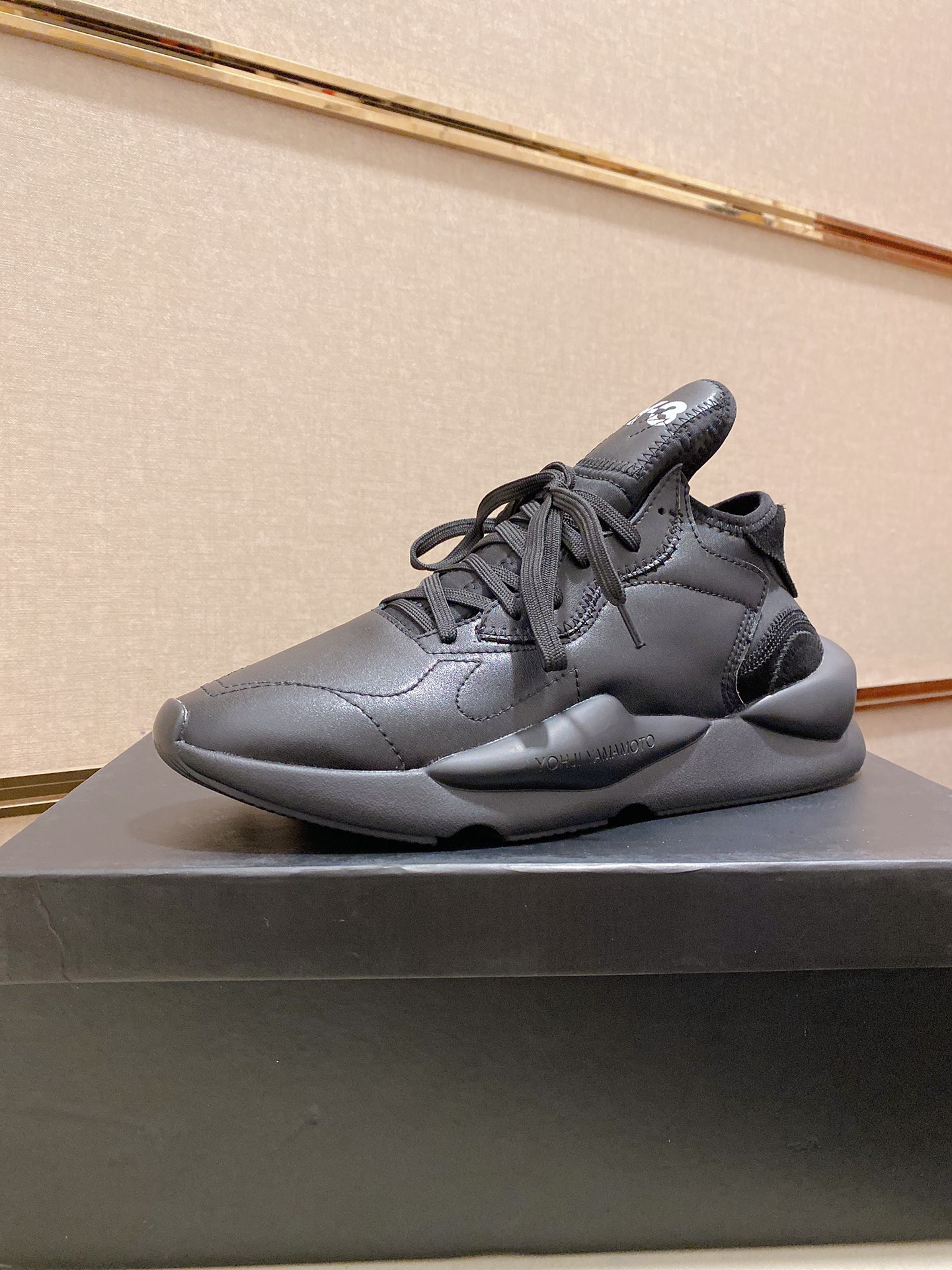 Y-3 Kaiwa Lace-Up Sneakers 26 - vstockx