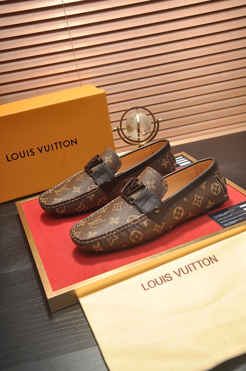 Louis Vuitton Leather Boots 32 - vstockx
