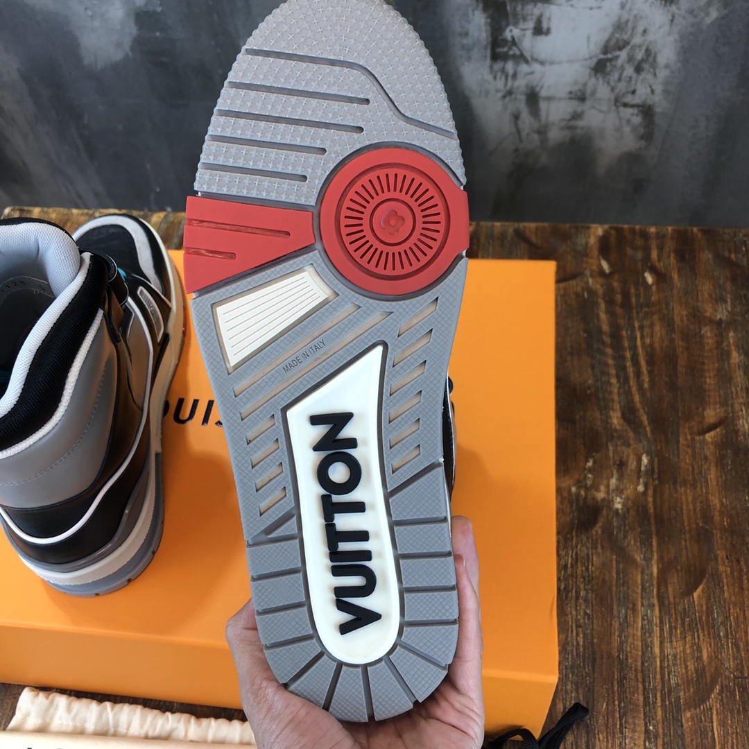 Louis Vuitton Trainer Sneakers 19 - vstockx