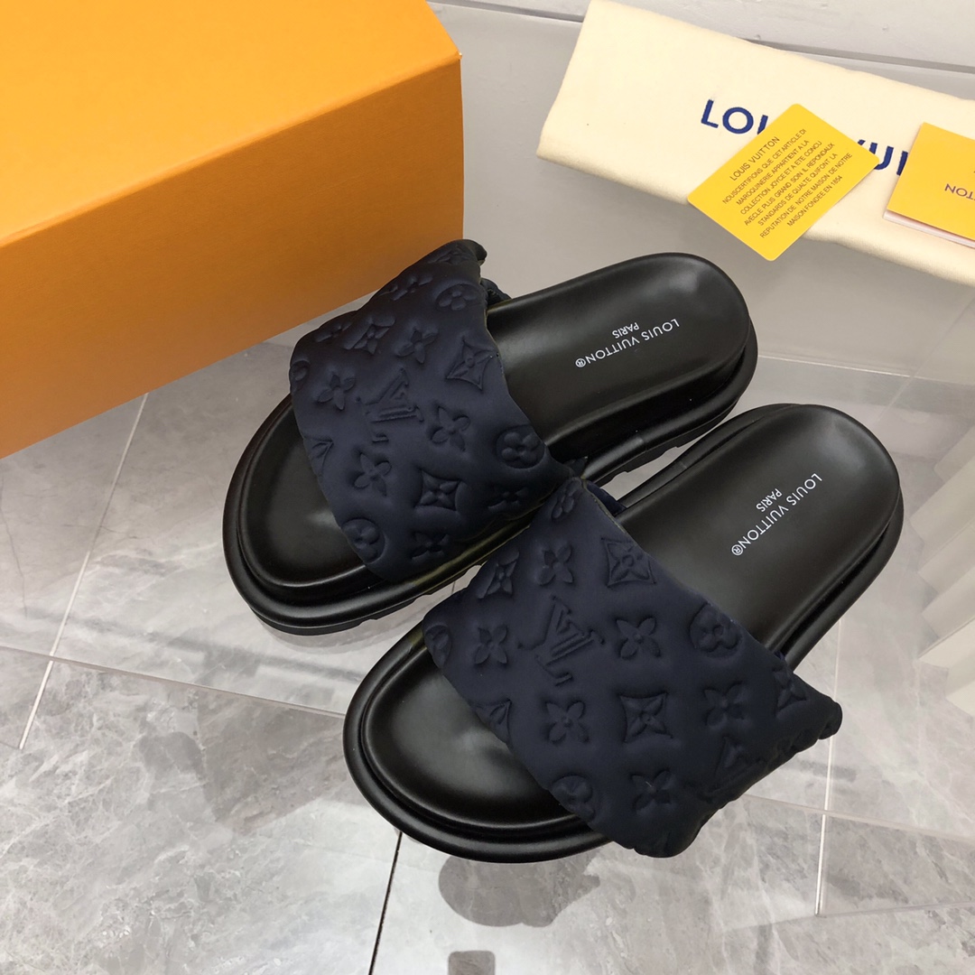 Louis Vuitton POOL PILLOW COMFORT MULES WOMEN 1 - vstockx