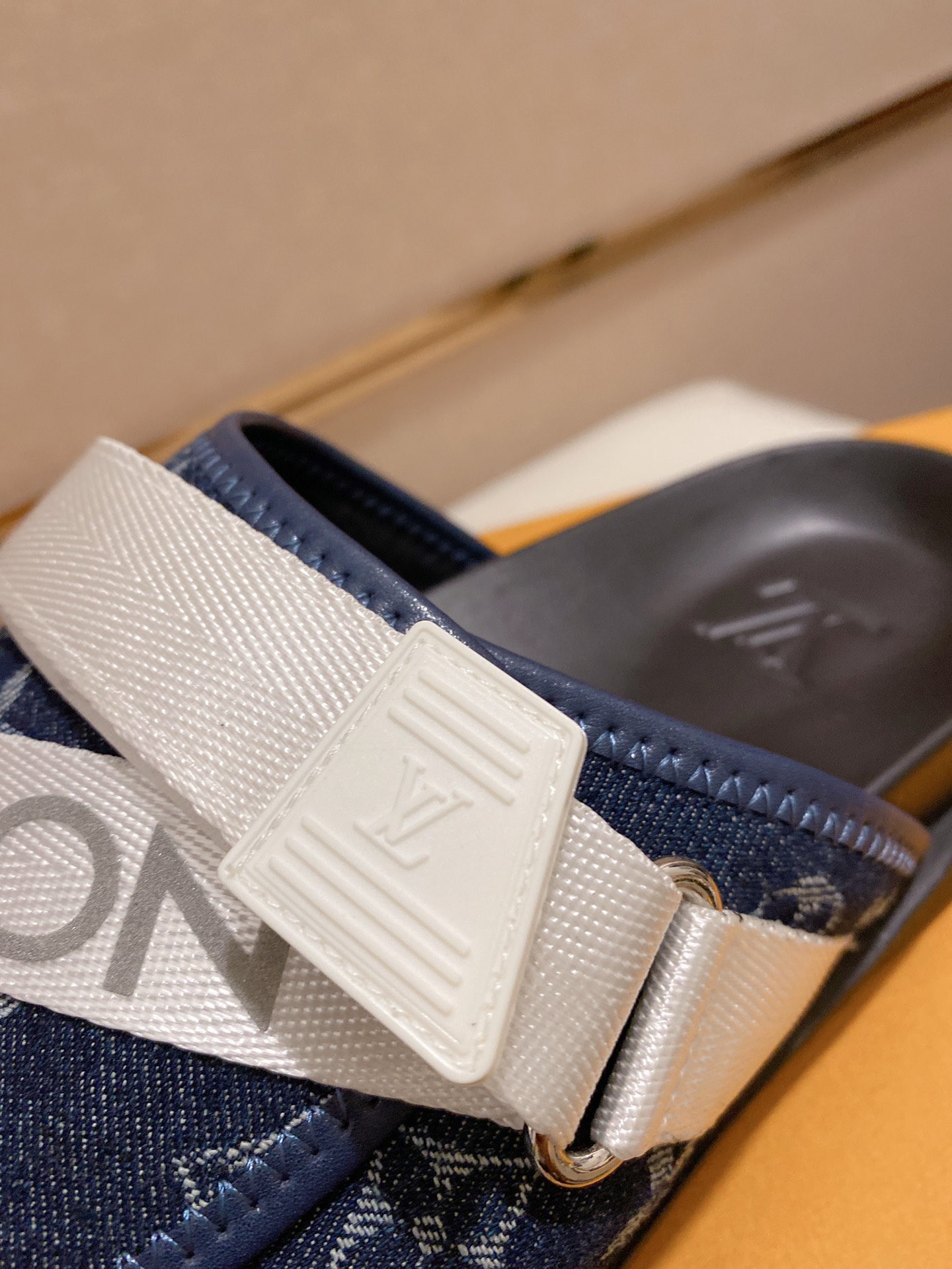 Louis Vuitton Honolulu Sneaker 14 - vstockx