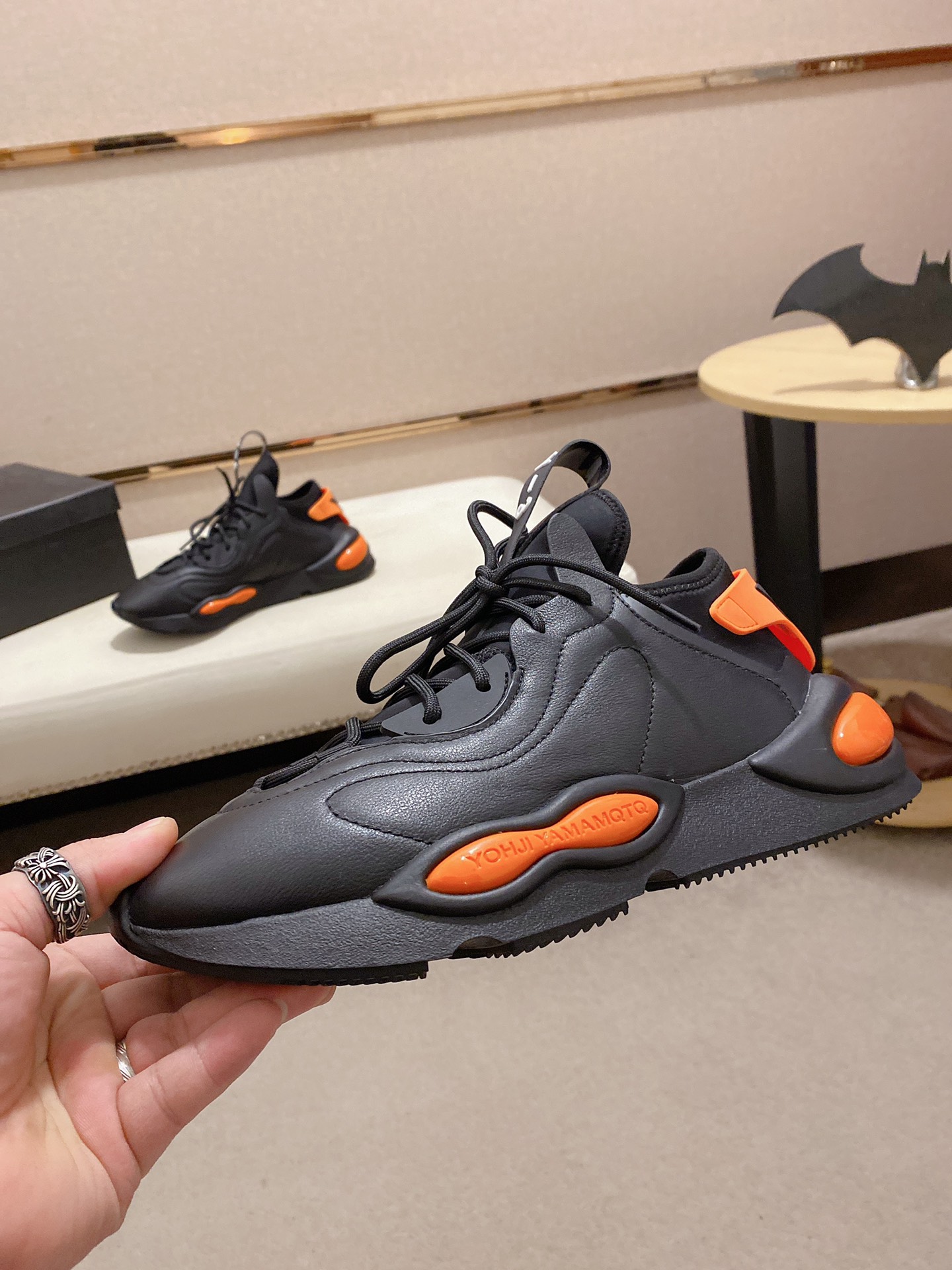 Y-3 Kaiwa Lace-Up Sneakers 7 - vstockx