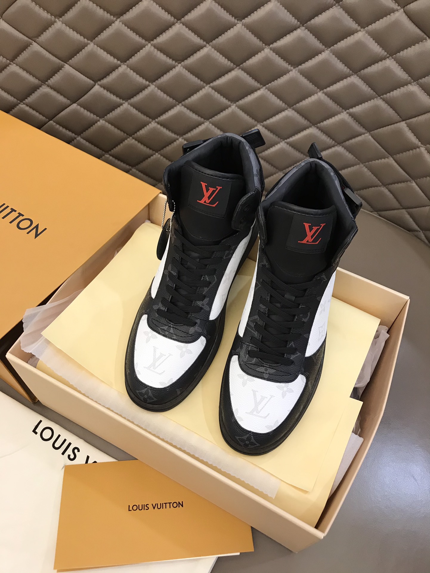 Louis Vuitton Rivoli sneaker 10 - vstockx