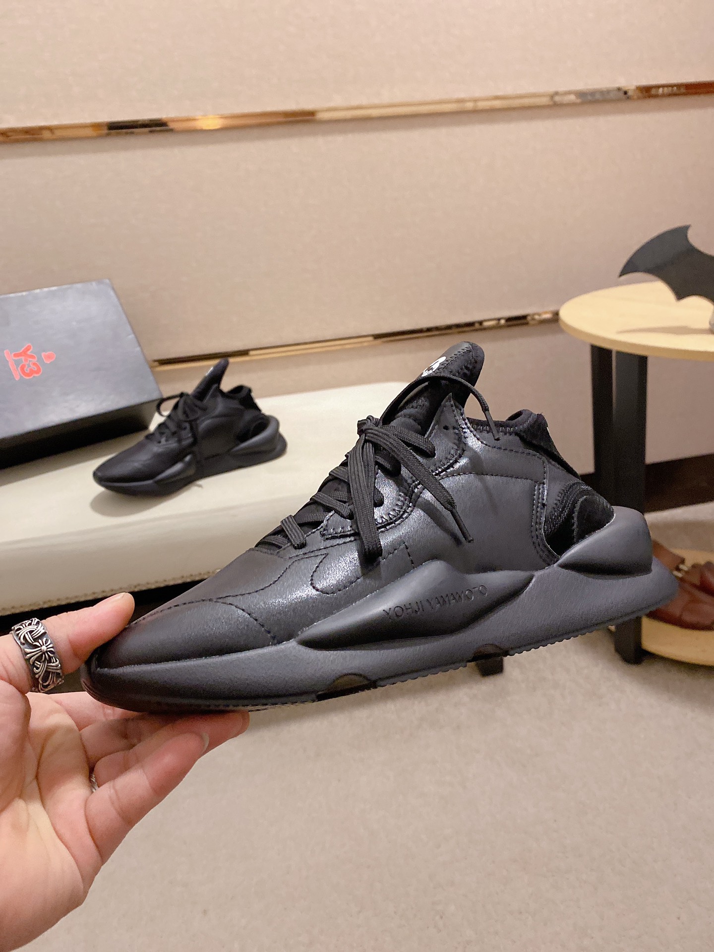 Y-3 Kaiwa Lace-Up Sneakers 26 - vstockx