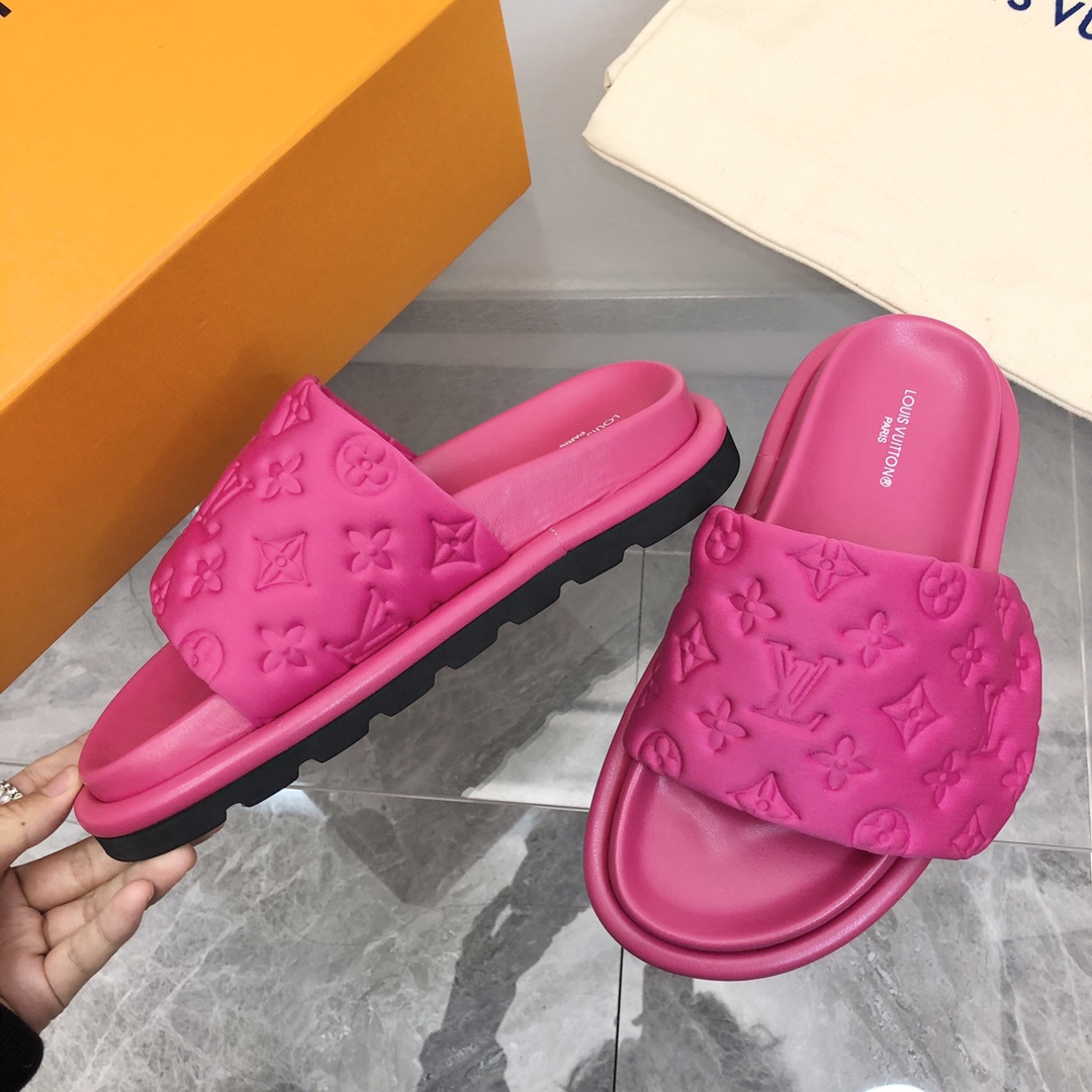 Louis Vuitton POOL PILLOW COMFORT MULES WOMEN 1 - vstockx